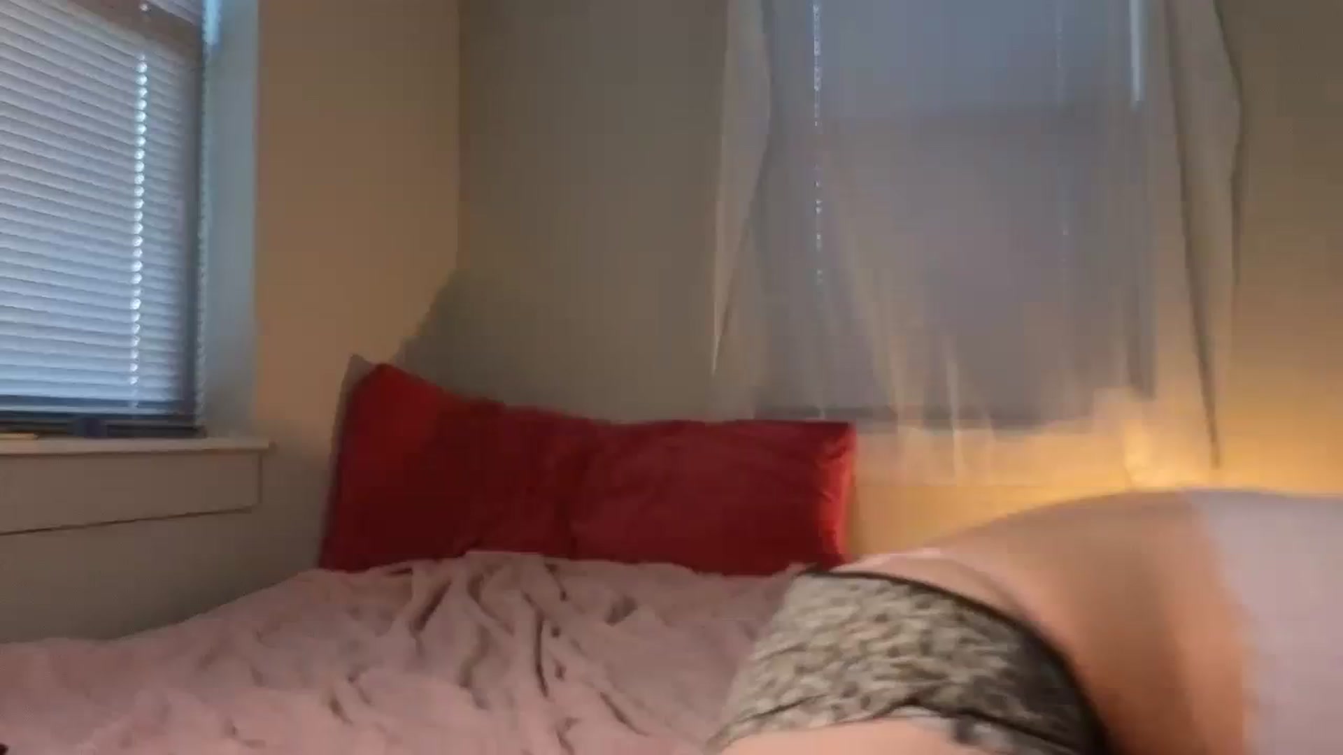 Gallery image thumbnail from xxwonderland's myfreecams stream on, 02/12/2024, 14:24 image 1 of 20