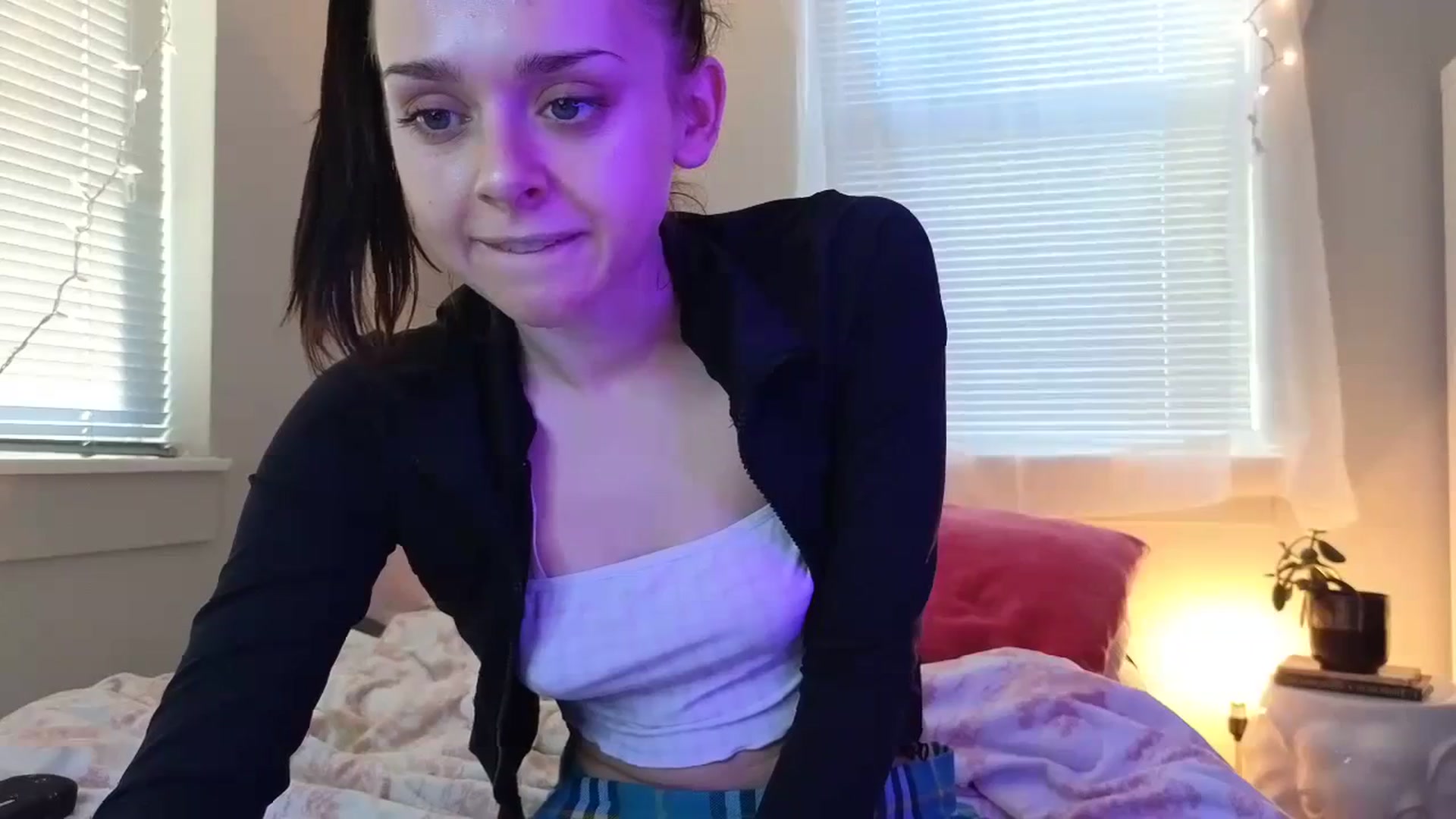 Gallery image thumbnail from xxwonderland's myfreecams stream on, 02/25/2024, 13:51 image 15 of 20