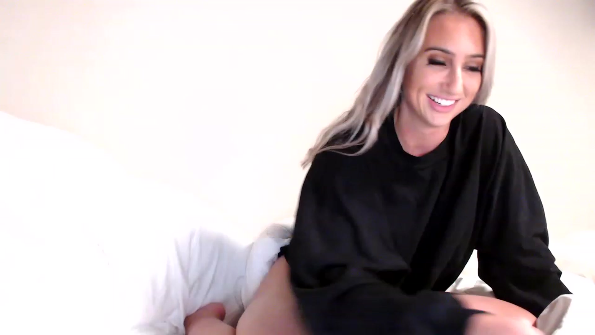 Gallery image thumbnail from xxx_Mikki_xxx's myfreecams stream on, 11/27/2022, 05:20 image 2 of 20