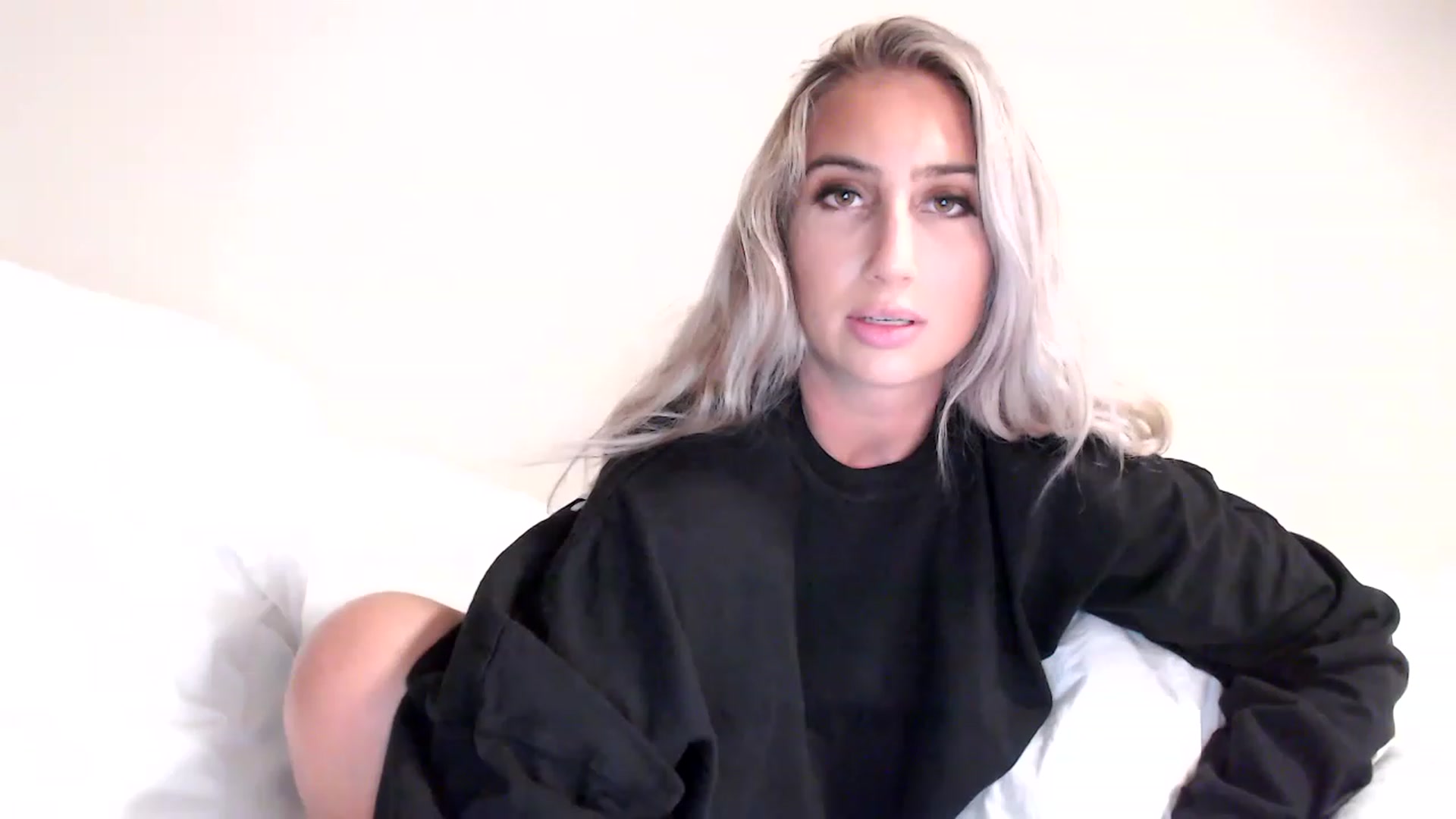 Gallery image thumbnail from xxx_Mikki_xxx's myfreecams stream on, 11/27/2022, 05:20 image 1 of 20
