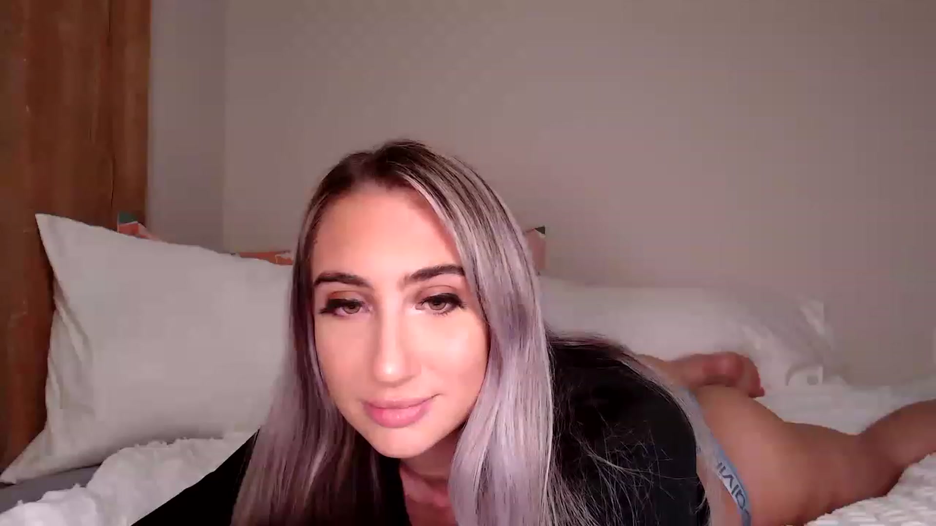 Gallery image thumbnail from xxx_Mikki_xxx's myfreecams stream on, 01/12/2023, 02:57 image 5 of 20