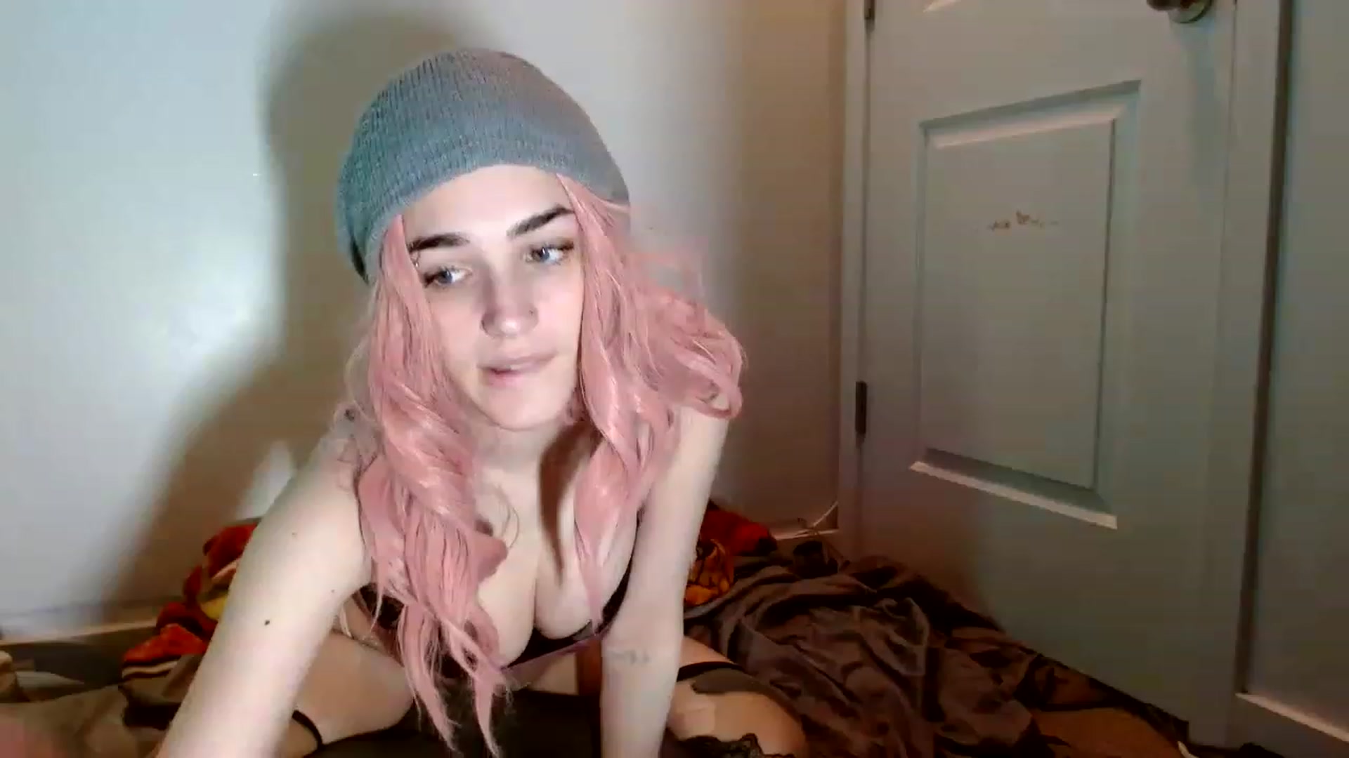 Gallery image thumbnail from xxxvara's myfreecams stream on, 12/06/2022, 16:58 image 15 of 20