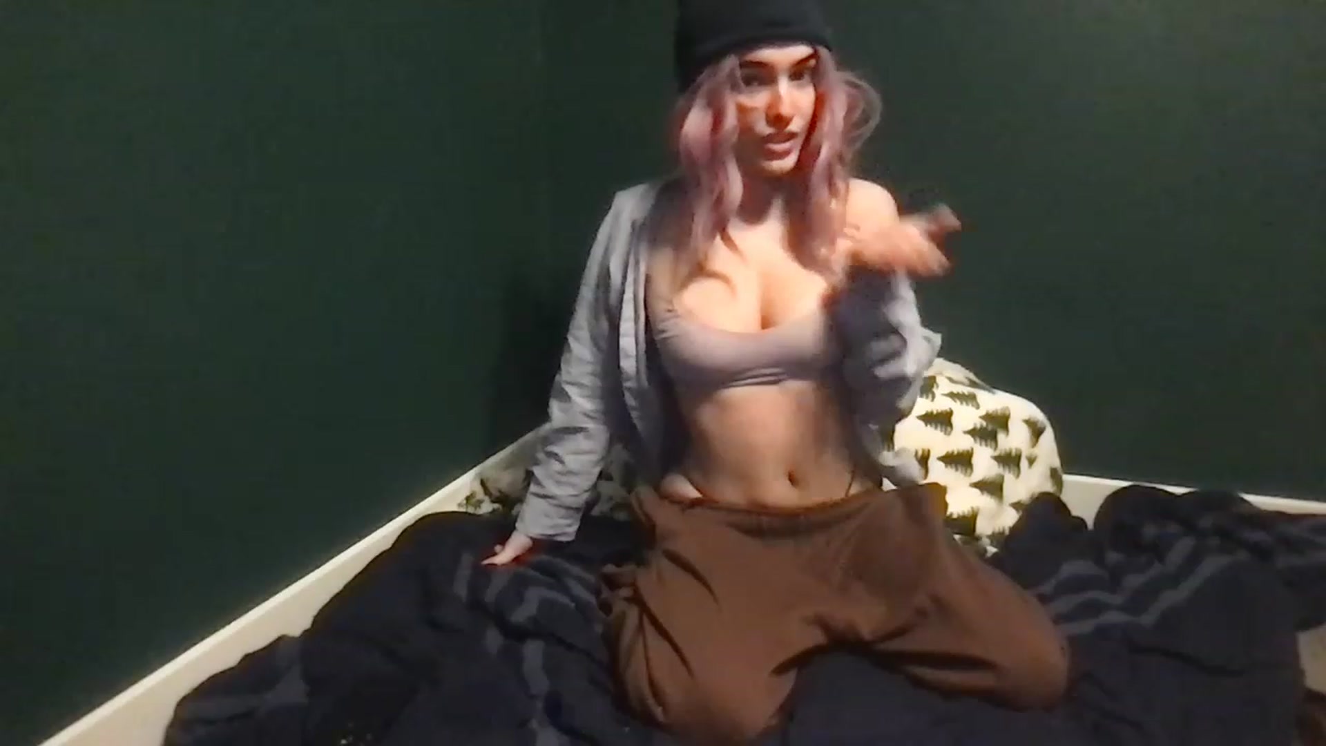 Gallery image thumbnail from xxxvara's myfreecams stream on, 01/31/2023, 03:06 image 11 of 20