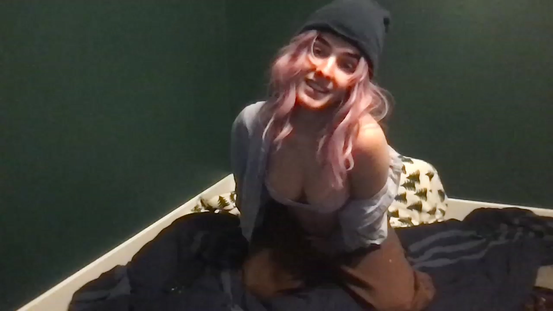 Gallery image thumbnail from xxxvara's myfreecams stream on, 01/31/2023, 03:06 image 17 of 20