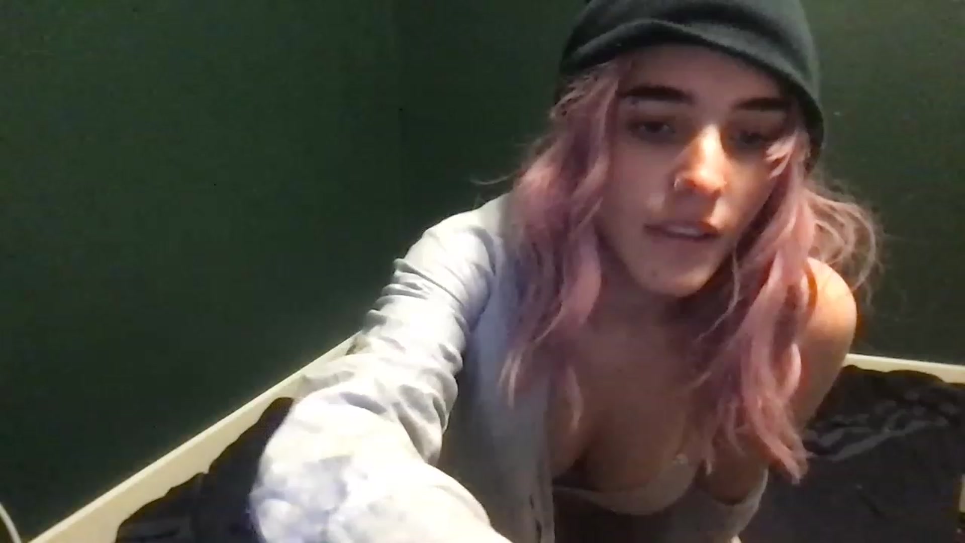 Gallery image thumbnail from xxxvara's myfreecams stream on, 01/31/2023, 04:25 image 5 of 20