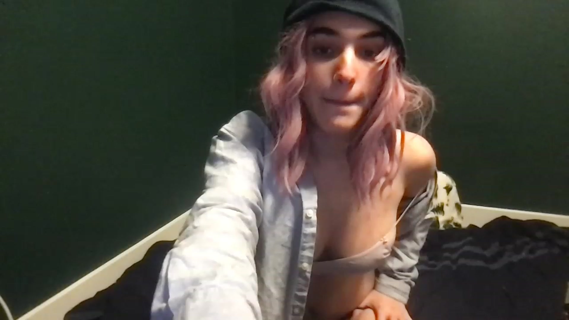 Gallery image thumbnail from xxxvara's myfreecams stream on, 01/31/2023, 04:25 image 18 of 20