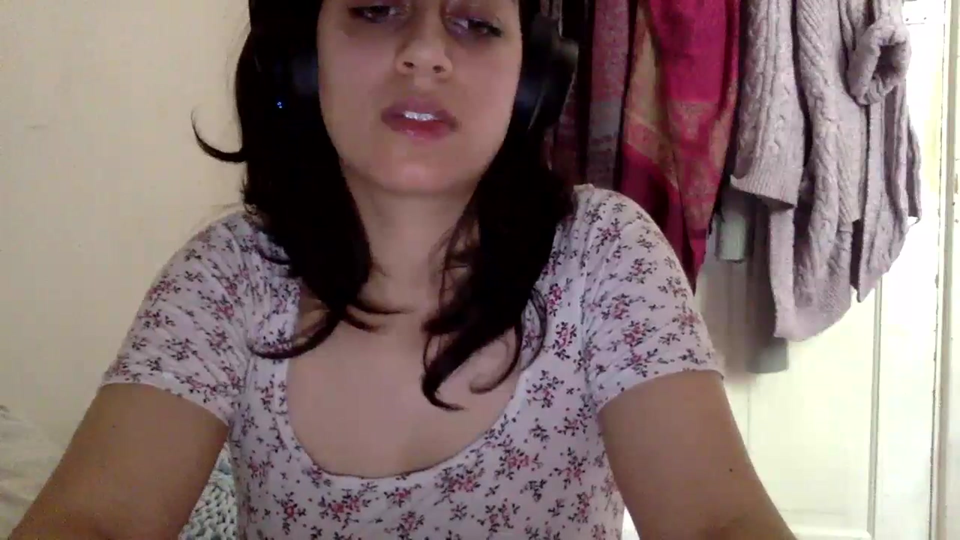 Gallery image thumbnail from yasmin88's myfreecams stream on, 05/16/2024, 09:18 image 12 of 20