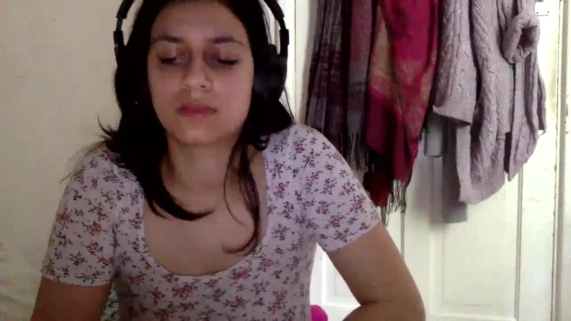 Gallery image thumbnail from yasmin88's myfreecams stream on, 05/16/2024, 09:18 image 17 of 20