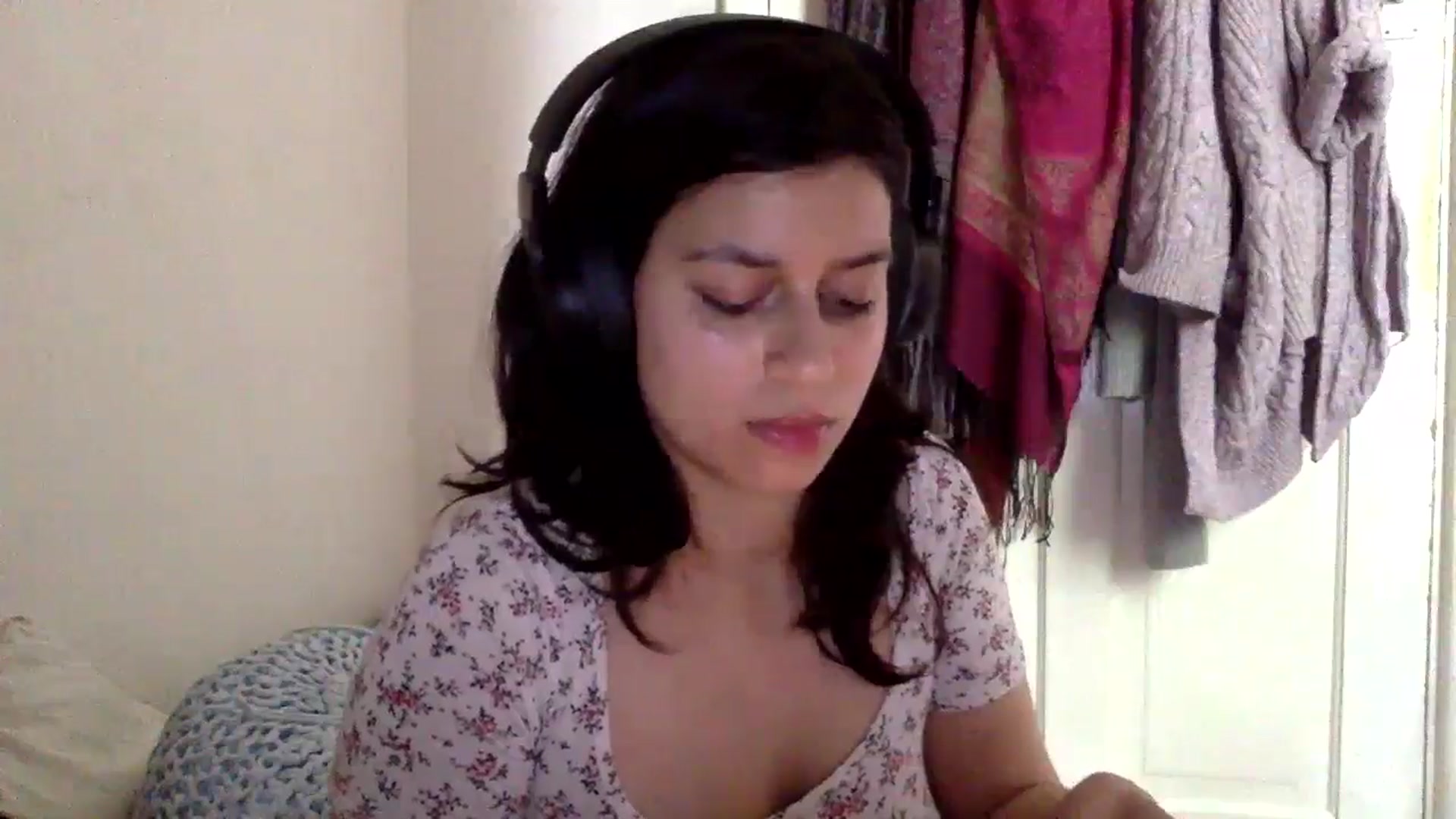Gallery image thumbnail from yasmin88's myfreecams stream on, 05/16/2024, 09:18 image 9 of 20