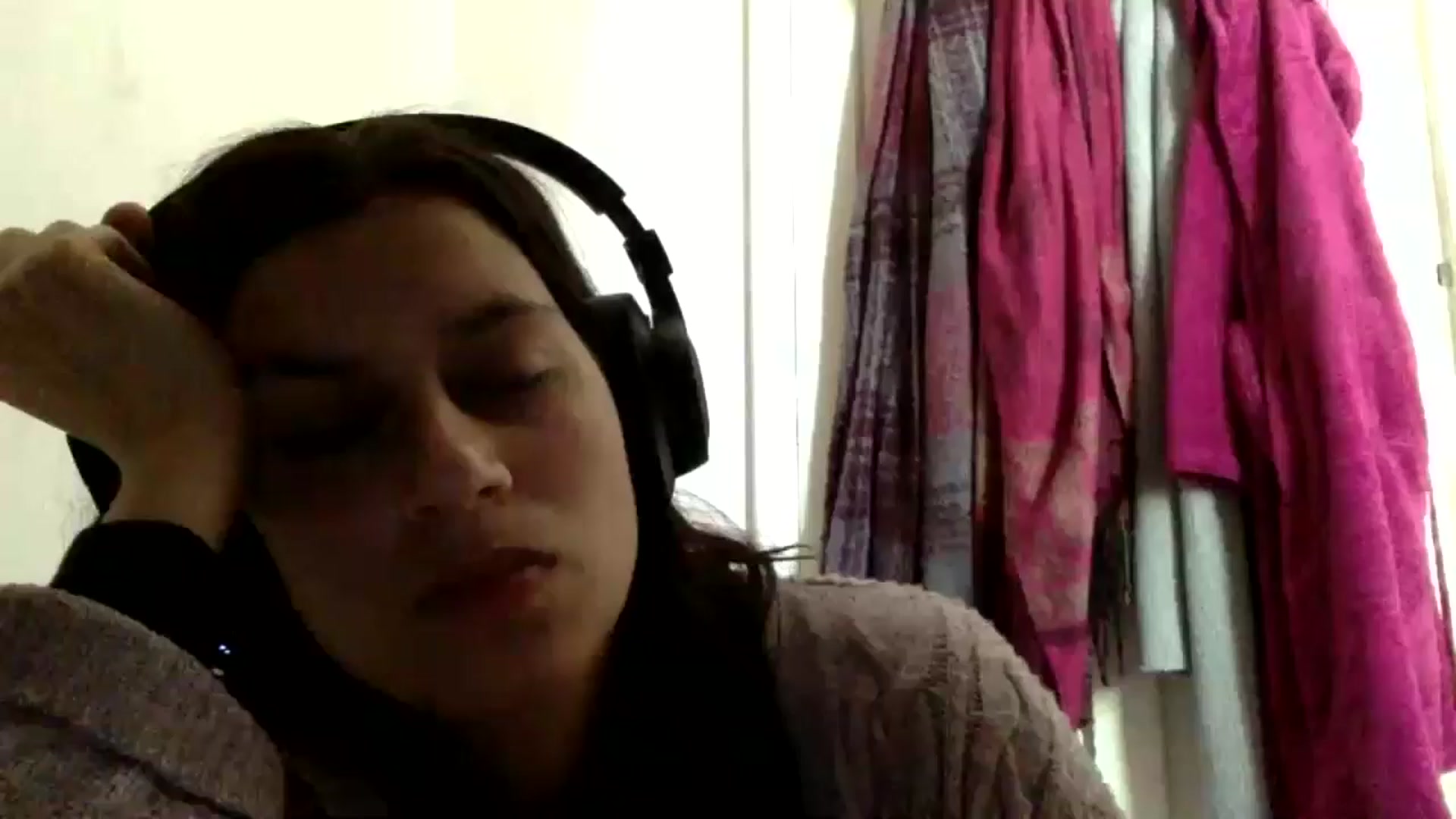 Gallery image thumbnail from yasmin88's myfreecams stream on, 05/17/2024, 09:17 image 12 of 20