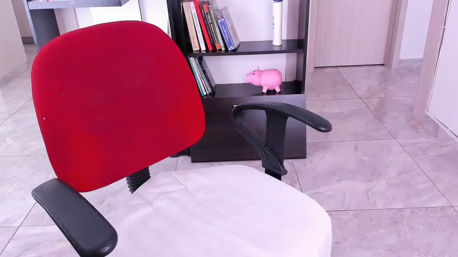 Gallery image thumbnail from yenlo's myfreecams stream on, 06/05/2025, 16:57 image 2 of 20