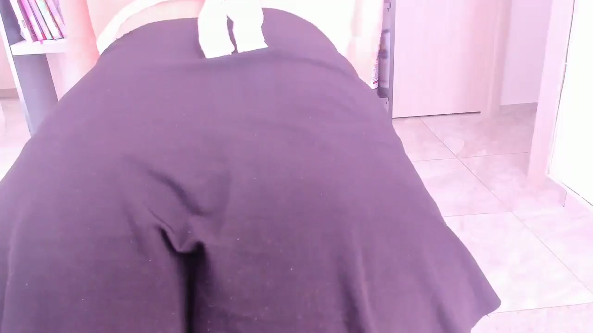 Gallery image thumbnail from yenlo's myfreecams stream on, 06/19/2025, 16:17 image 10 of 20