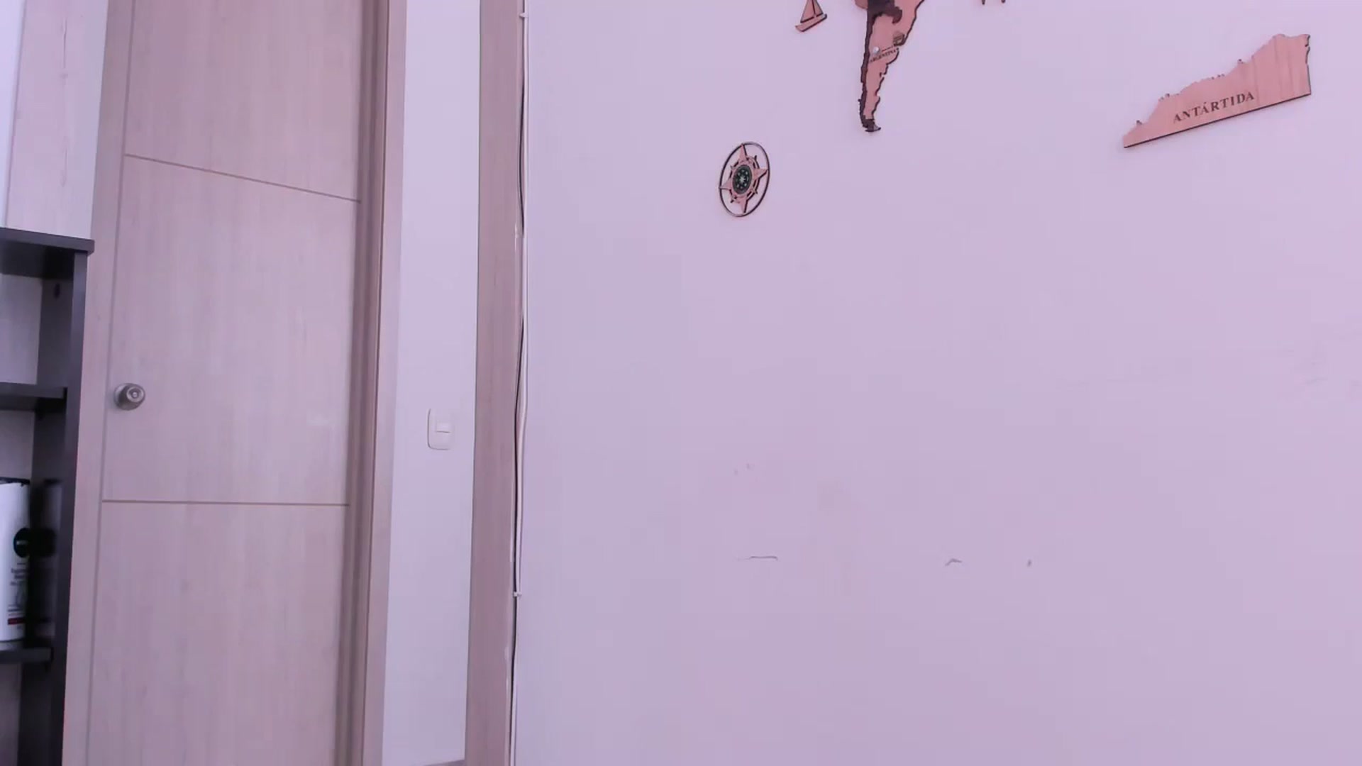 Gallery image thumbnail from yenlo's myfreecams stream on, 06/21/2025, 16:13 image 14 of 20