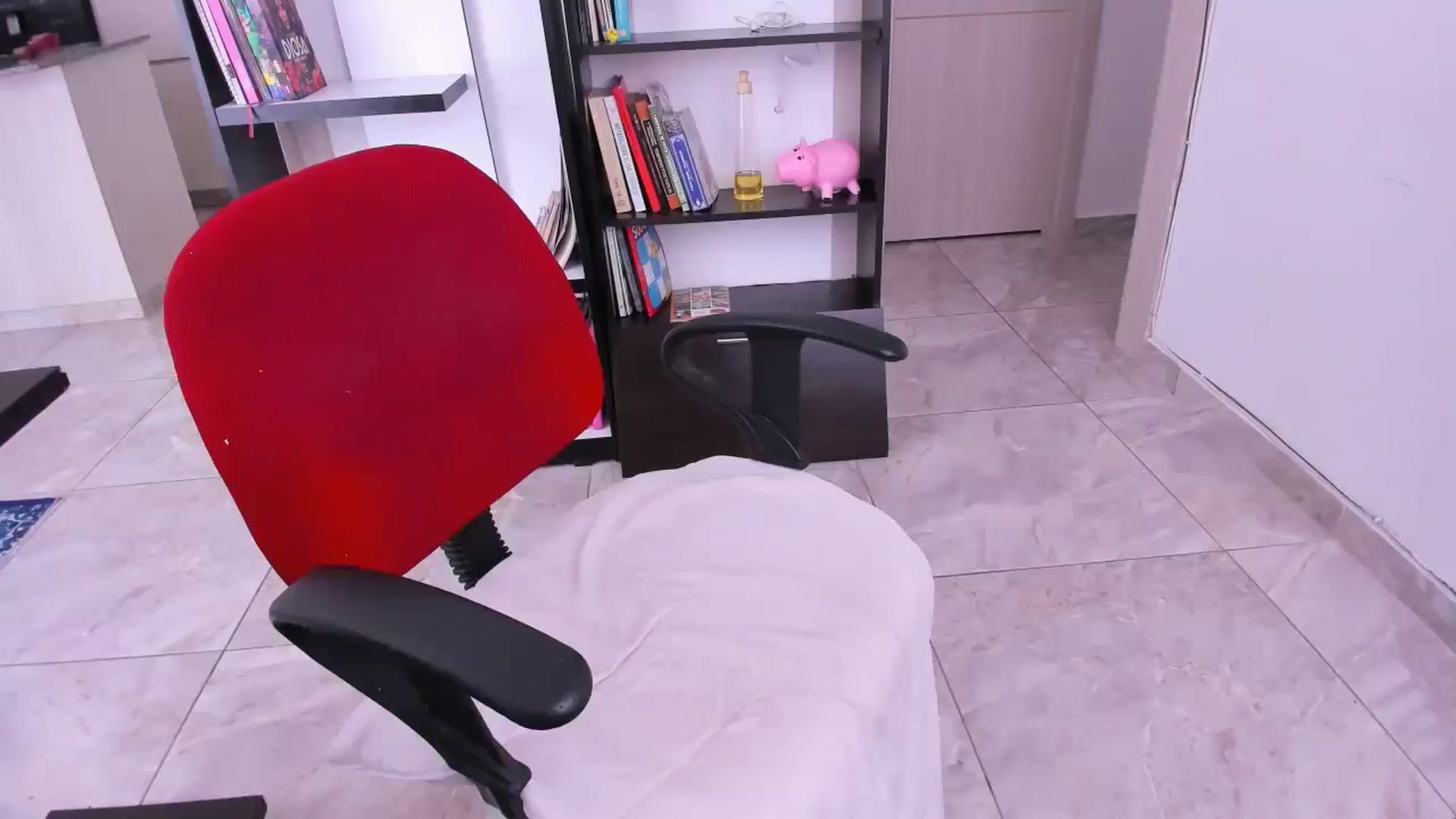 Gallery image thumbnail from yenlo's myfreecams stream on, 10/19/2025, 16:30 image 20 of 20