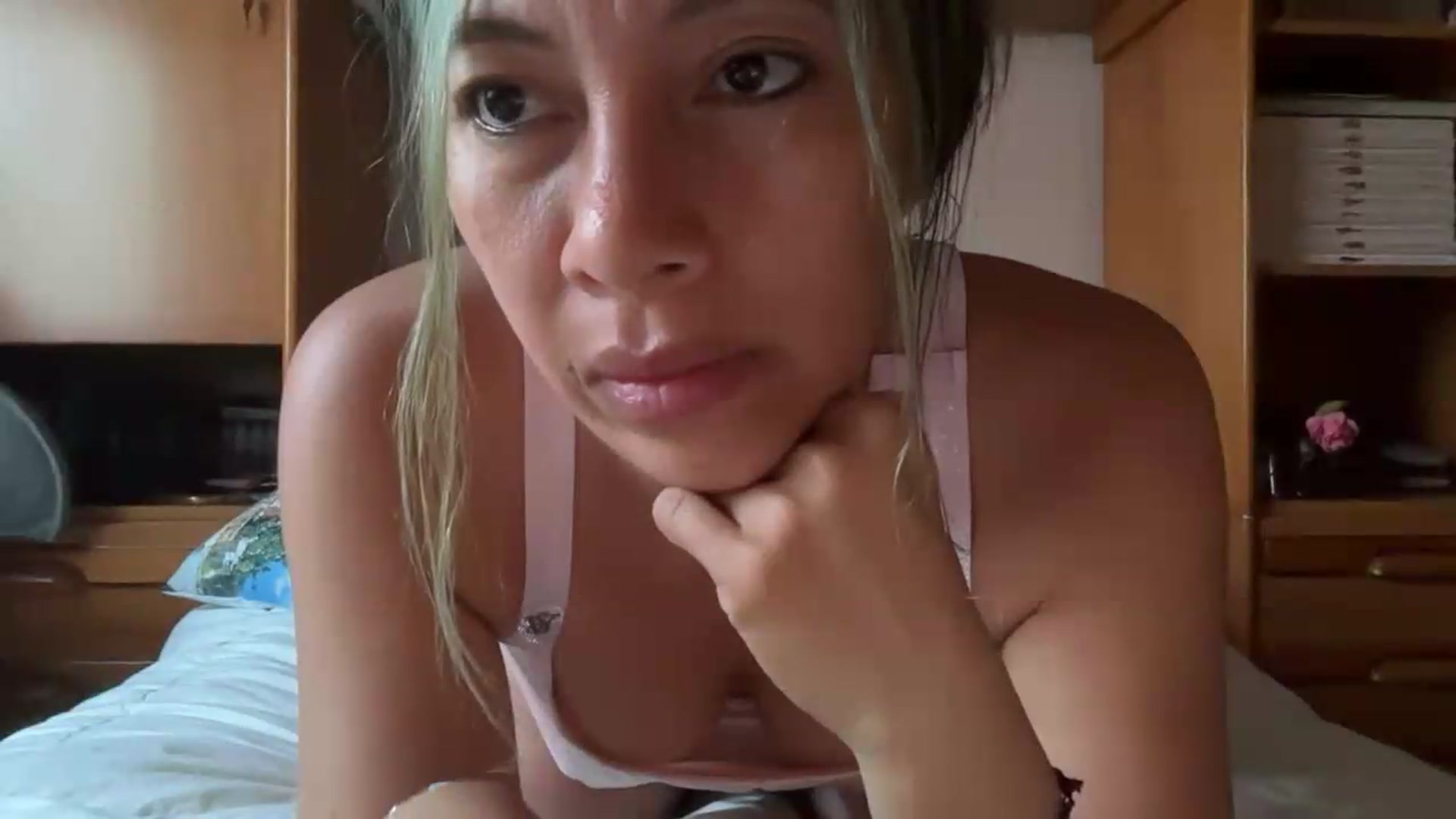 Gallery image thumbnail from yenlo's myfreecams stream on, 06/13/2026, 19:50 image 6 of 20