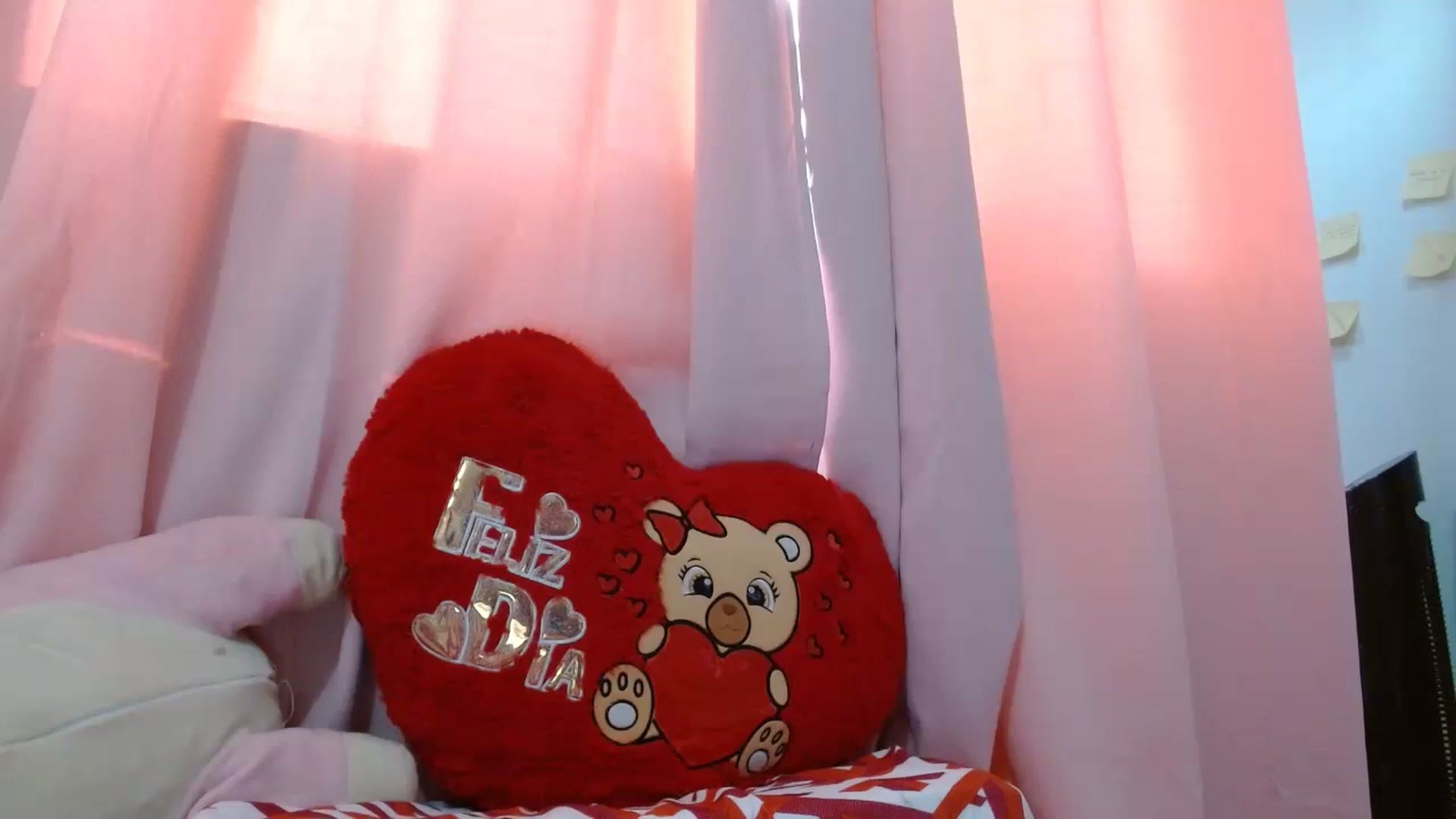 Gallery image thumbnail from yesicat's myfreecams stream on, 06/15/2024, 17:12 image 11 of 20