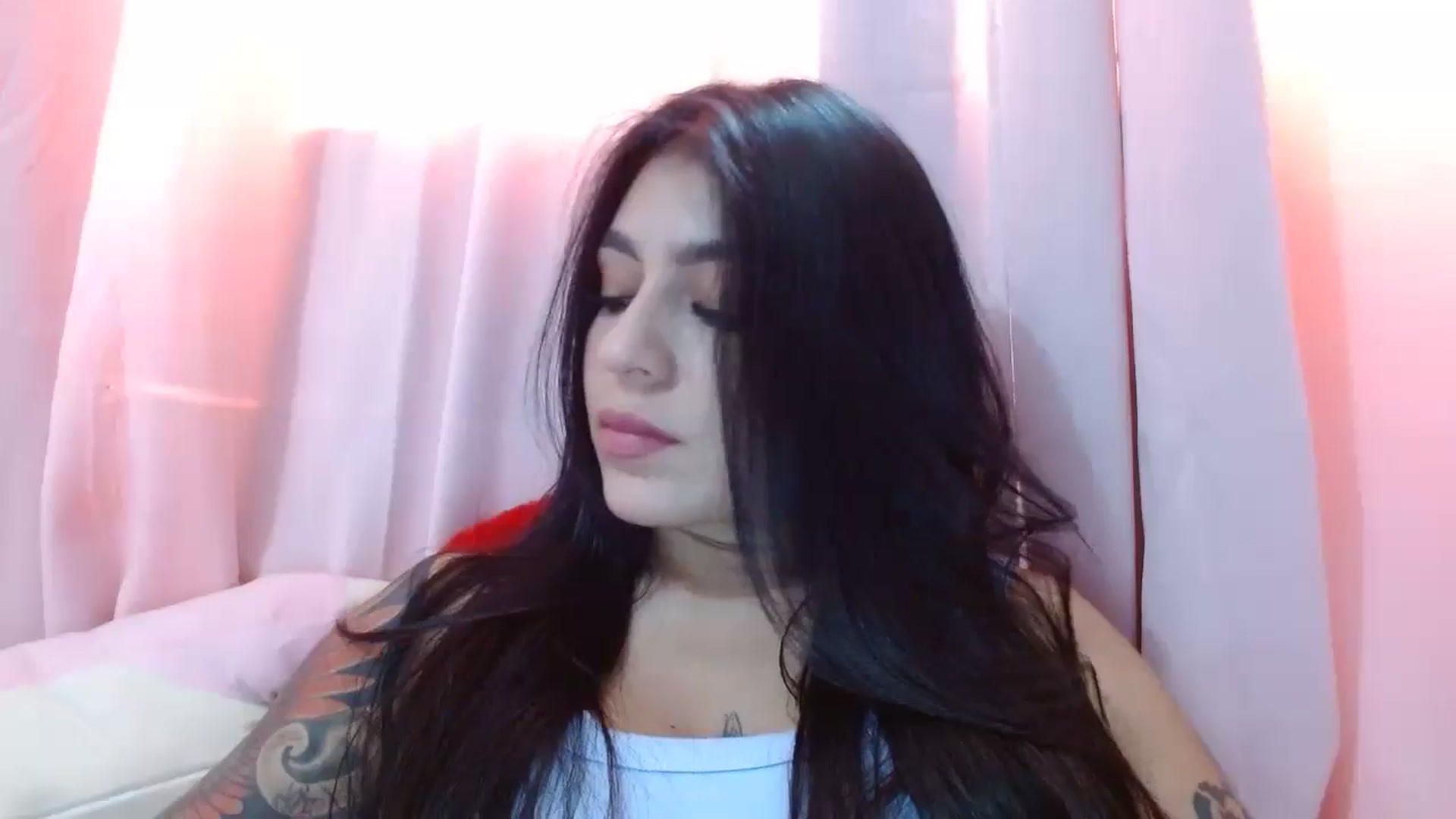 Gallery image thumbnail from yesicat's myfreecams stream on, 06/15/2024, 17:12 image 17 of 20