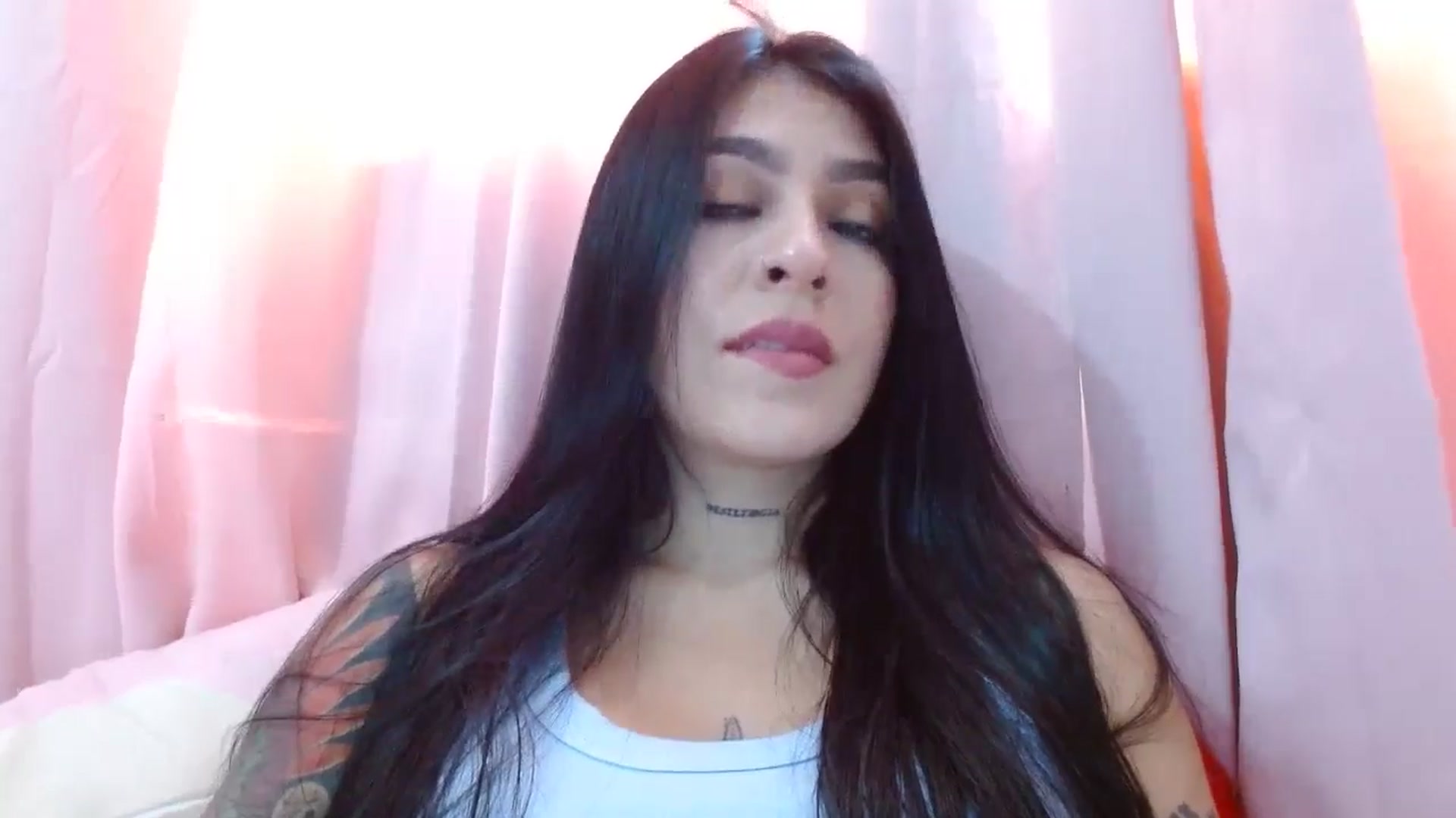 Gallery image thumbnail from yesicat's myfreecams stream on, 06/15/2024, 17:12 image 4 of 20
