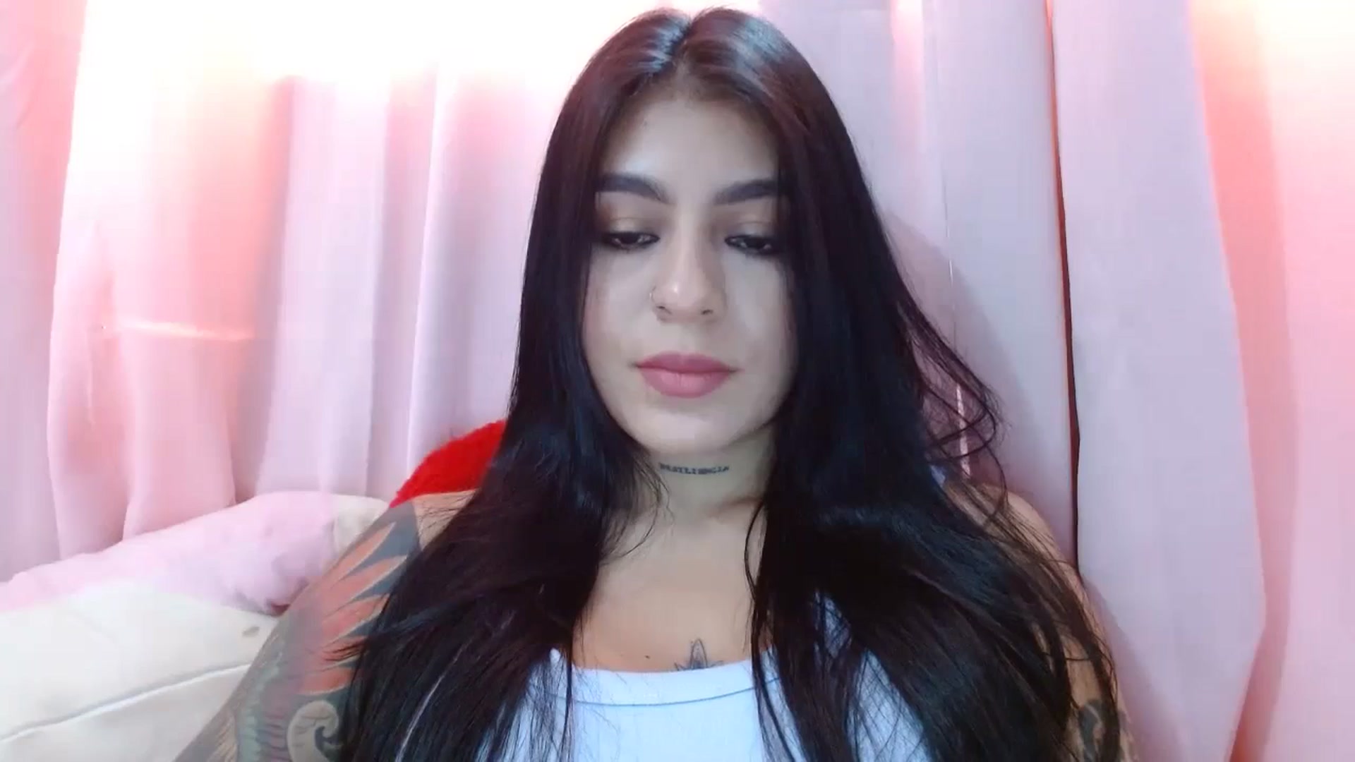 Gallery image thumbnail from yesicat's myfreecams stream on, 06/15/2024, 17:12 image 18 of 20