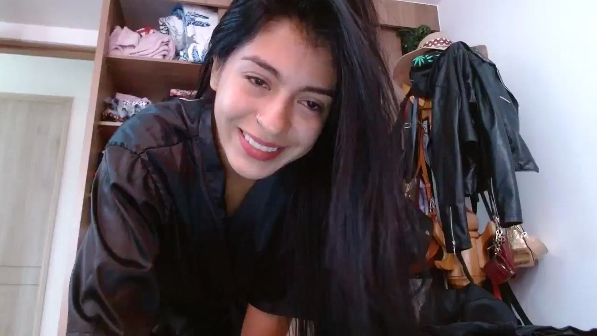 Gallery image thumbnail from yesicat's myfreecams stream on, 08/07/2024, 13:34 image 12 of 20