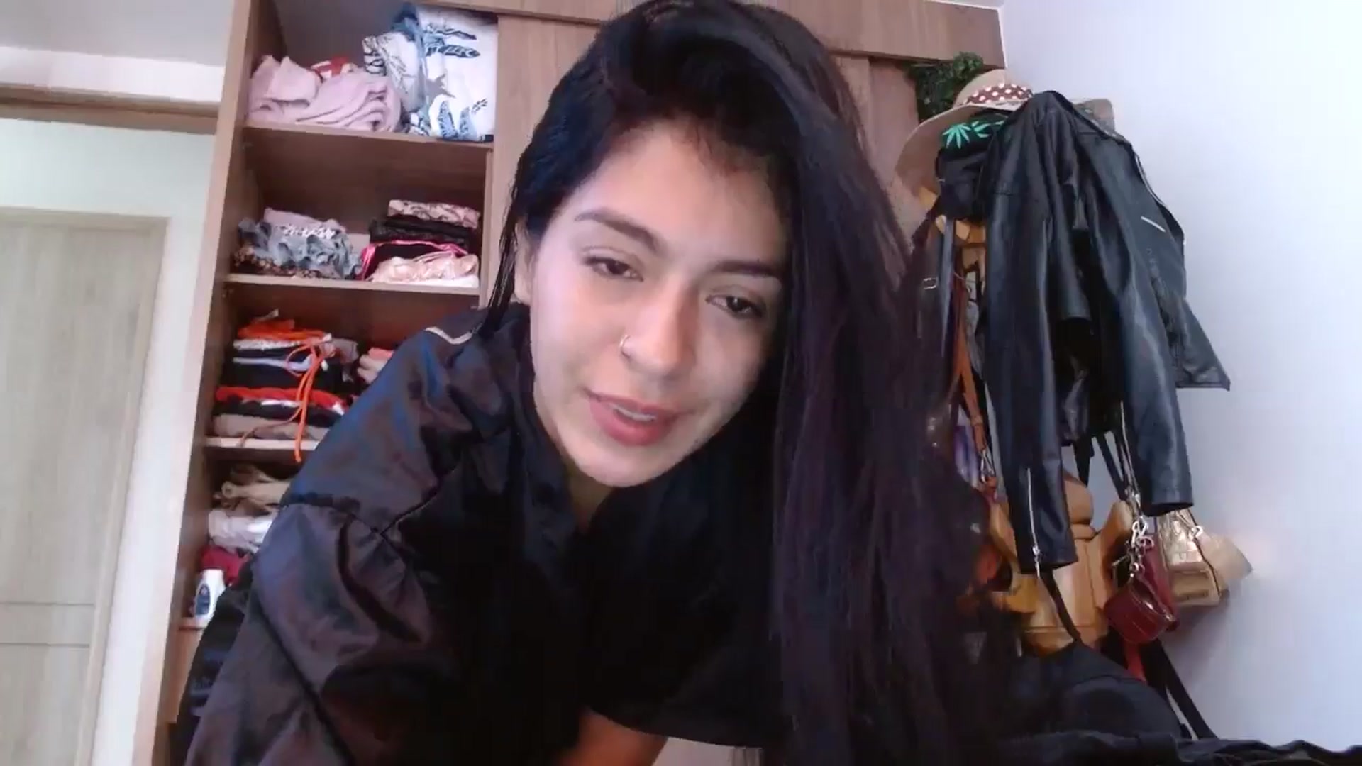 Gallery image thumbnail from yesicat's myfreecams stream on, 08/07/2024, 13:34 image 6 of 20