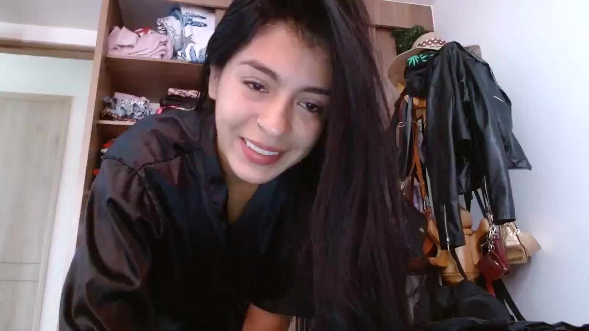 Gallery image thumbnail from yesicat's myfreecams stream on, 08/07/2024, 13:34 image 13 of 20