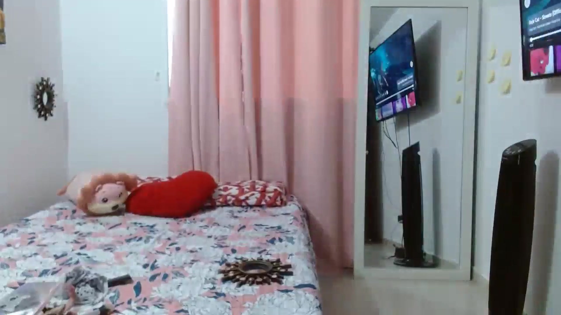 Gallery image thumbnail from yesicat's myfreecams stream on, 08/09/2024, 15:20 image 3 of 20
