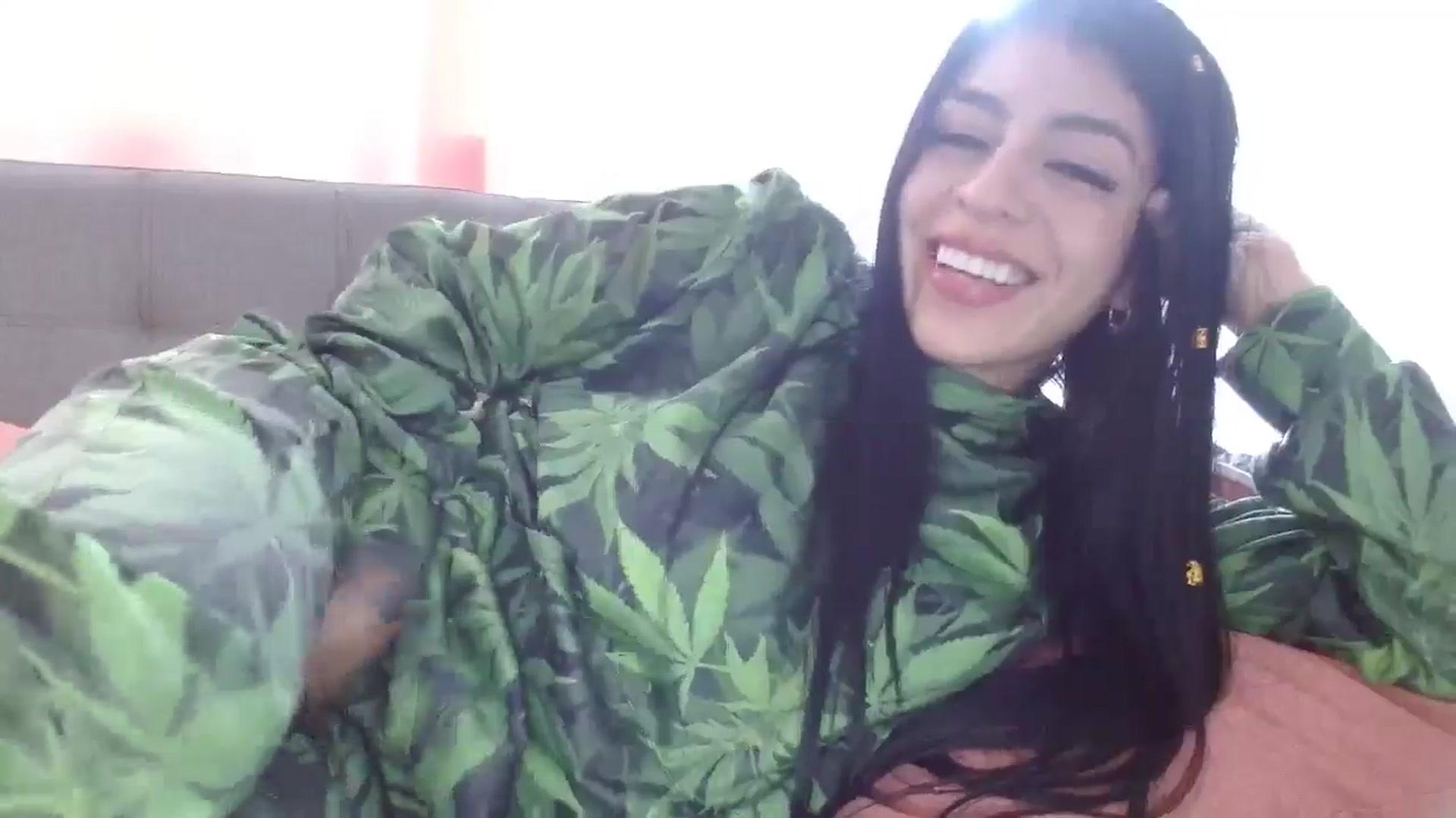 Gallery image thumbnail from yesicat's myfreecams stream on, 08/11/2024, 21:42 image 9 of 20