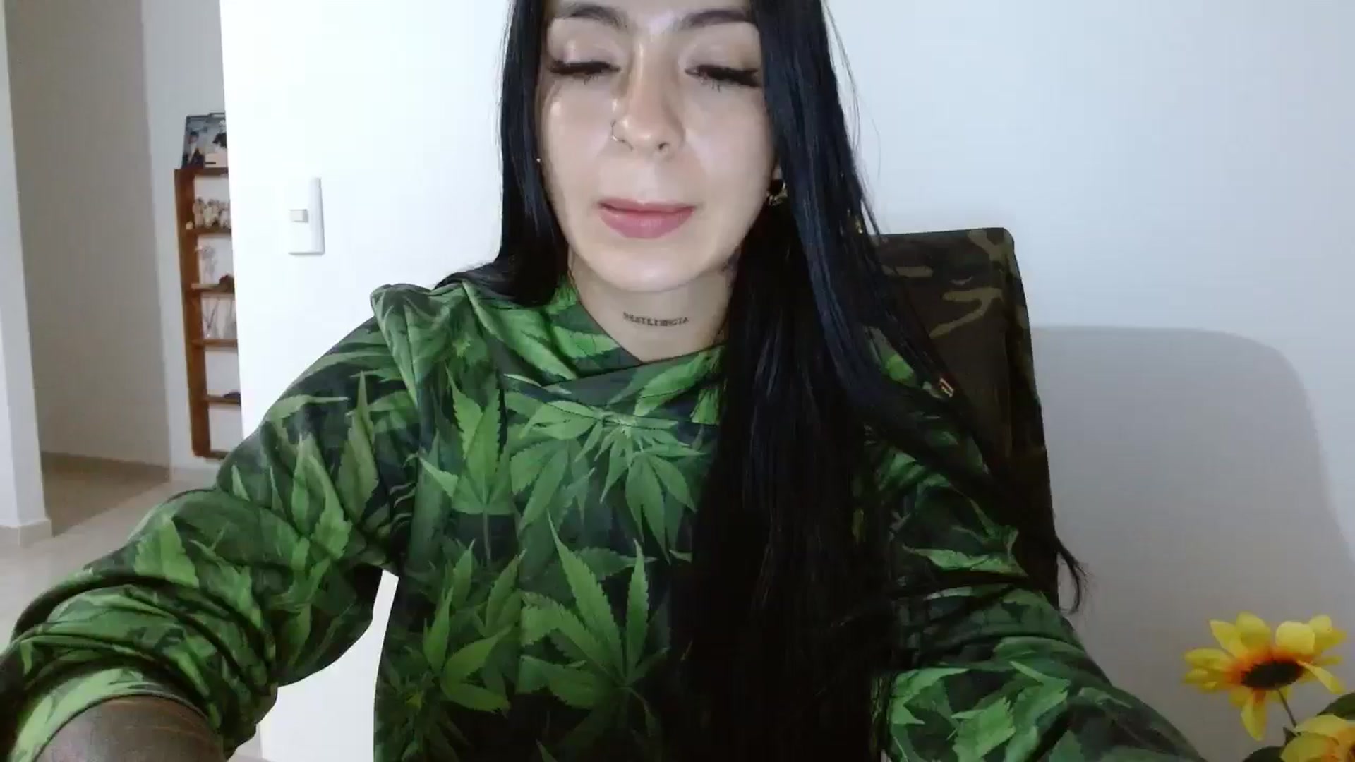 Gallery image thumbnail from yesicat's myfreecams stream on, 08/12/2024, 05:36 image 8 of 20