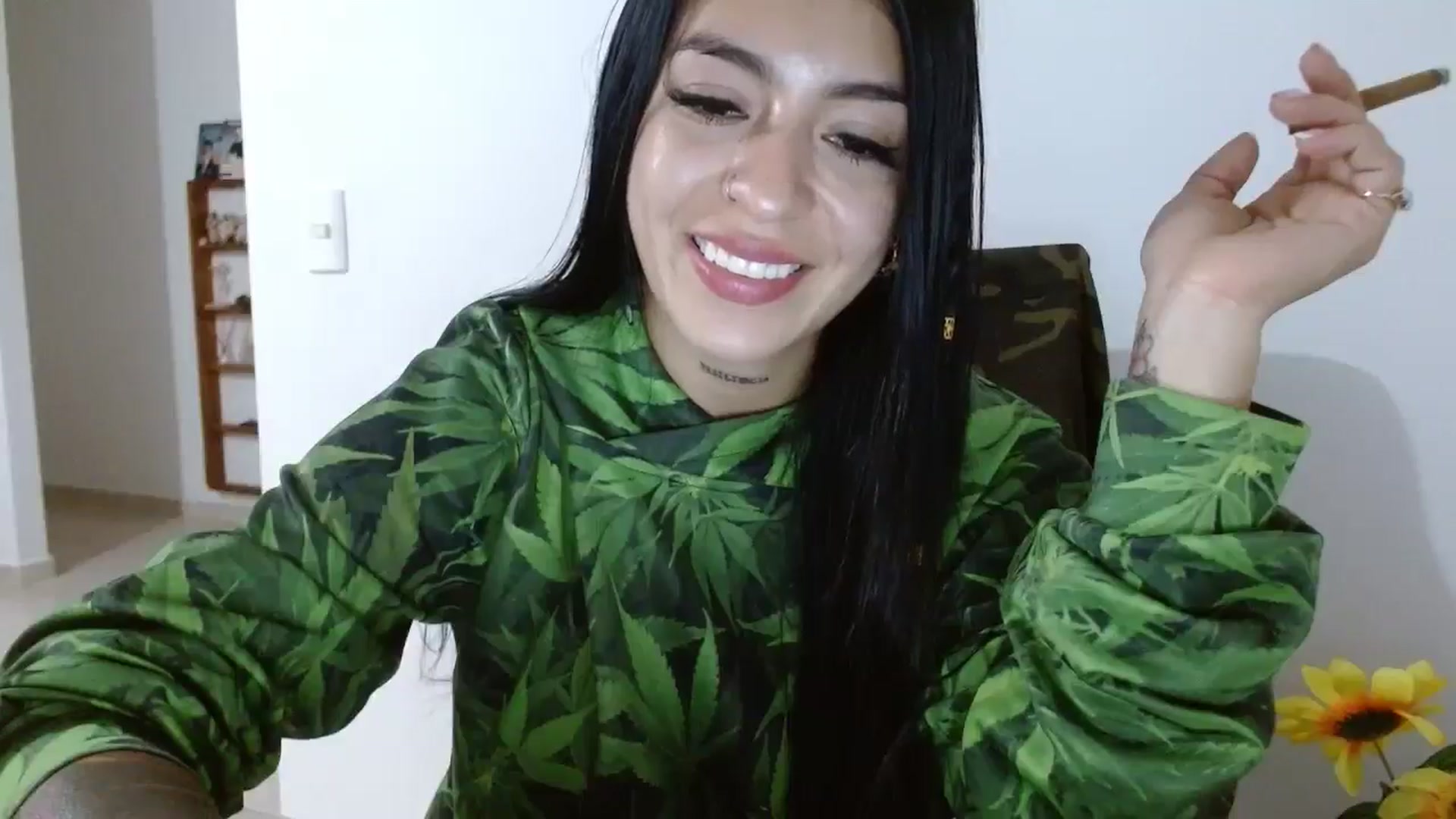Gallery image thumbnail from yesicat's myfreecams stream on, 08/12/2024, 05:36 image 5 of 20