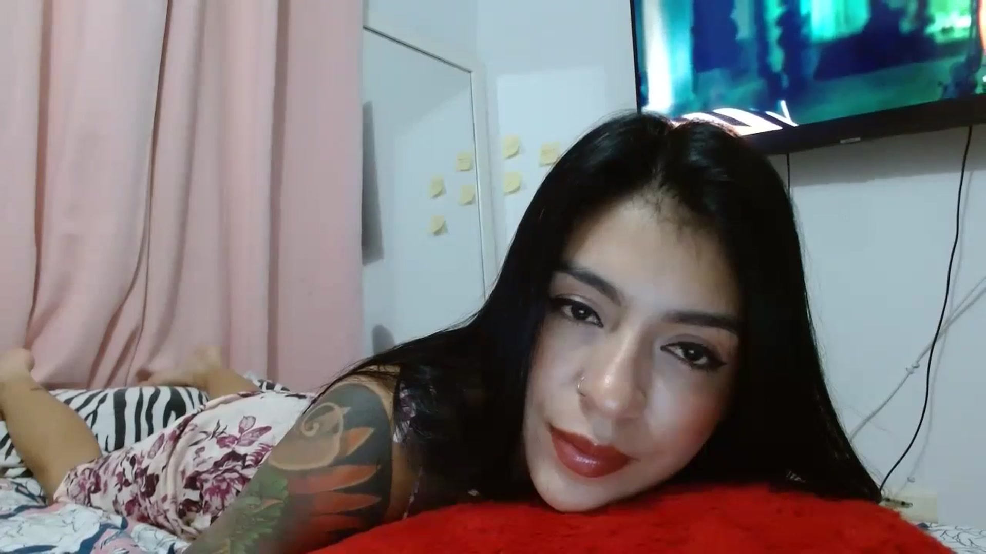 Gallery image thumbnail from yesicat's myfreecams stream on, 08/16/2024, 24:36 image 10 of 20