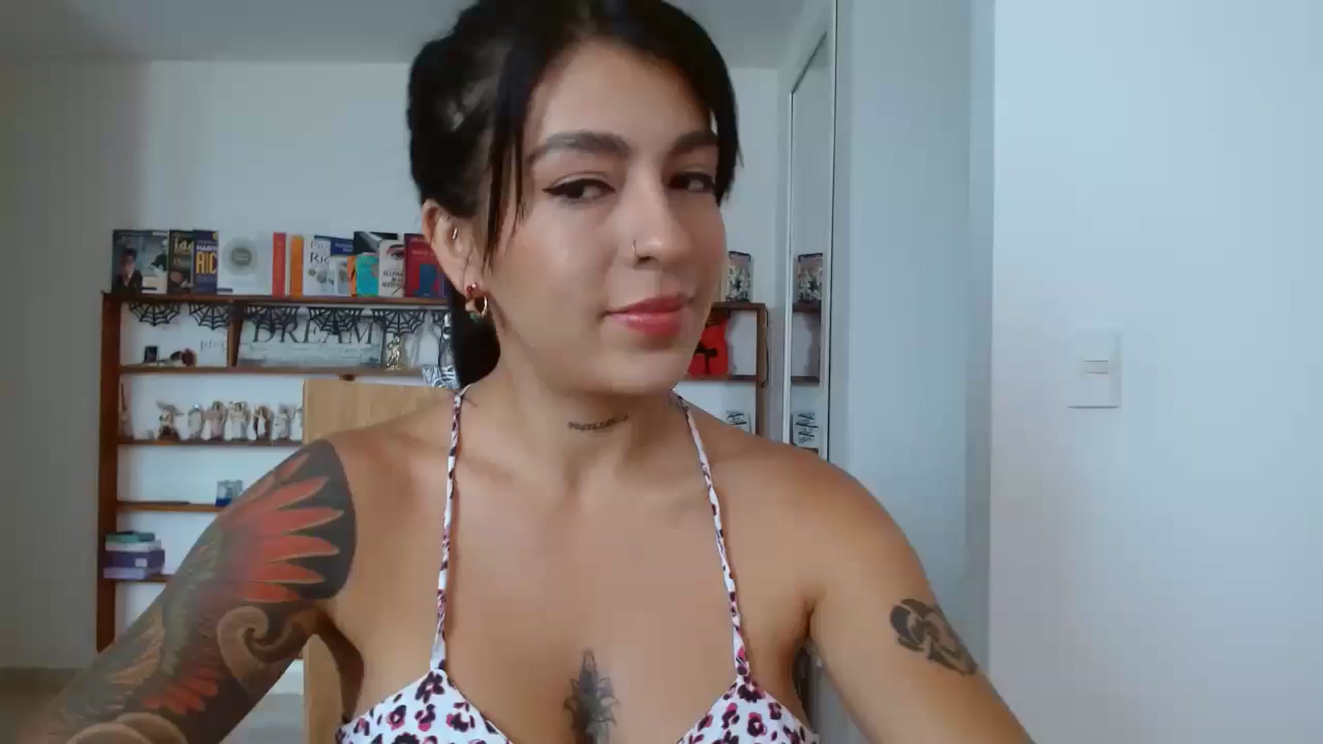 Gallery image thumbnail from yesicat's myfreecams stream on, 10/22/2024, 16:48 image 1 of 20
