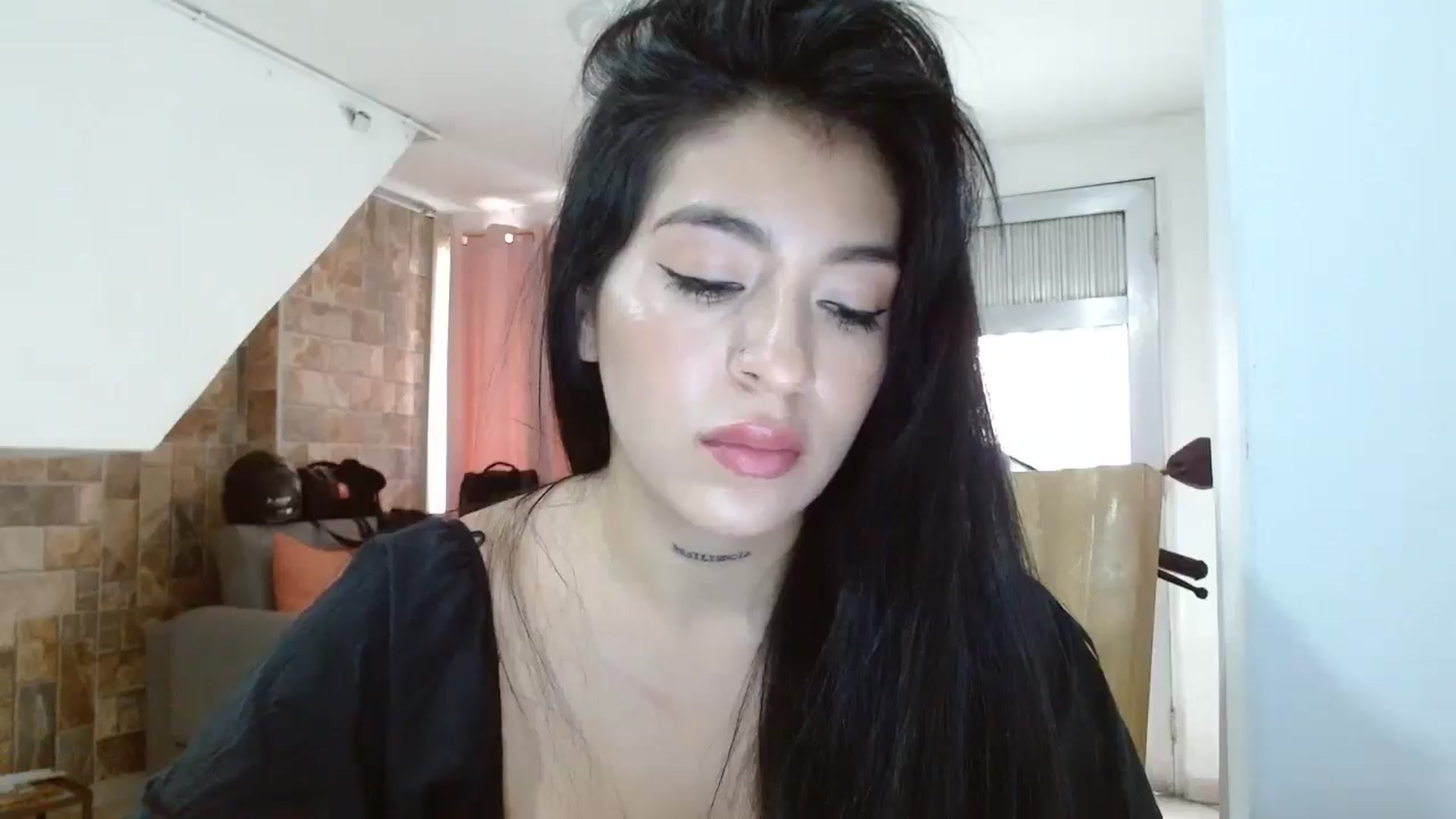 Gallery image thumbnail from yesicat's myfreecams stream on, 05/20/2025, 20:24 image 3 of 20