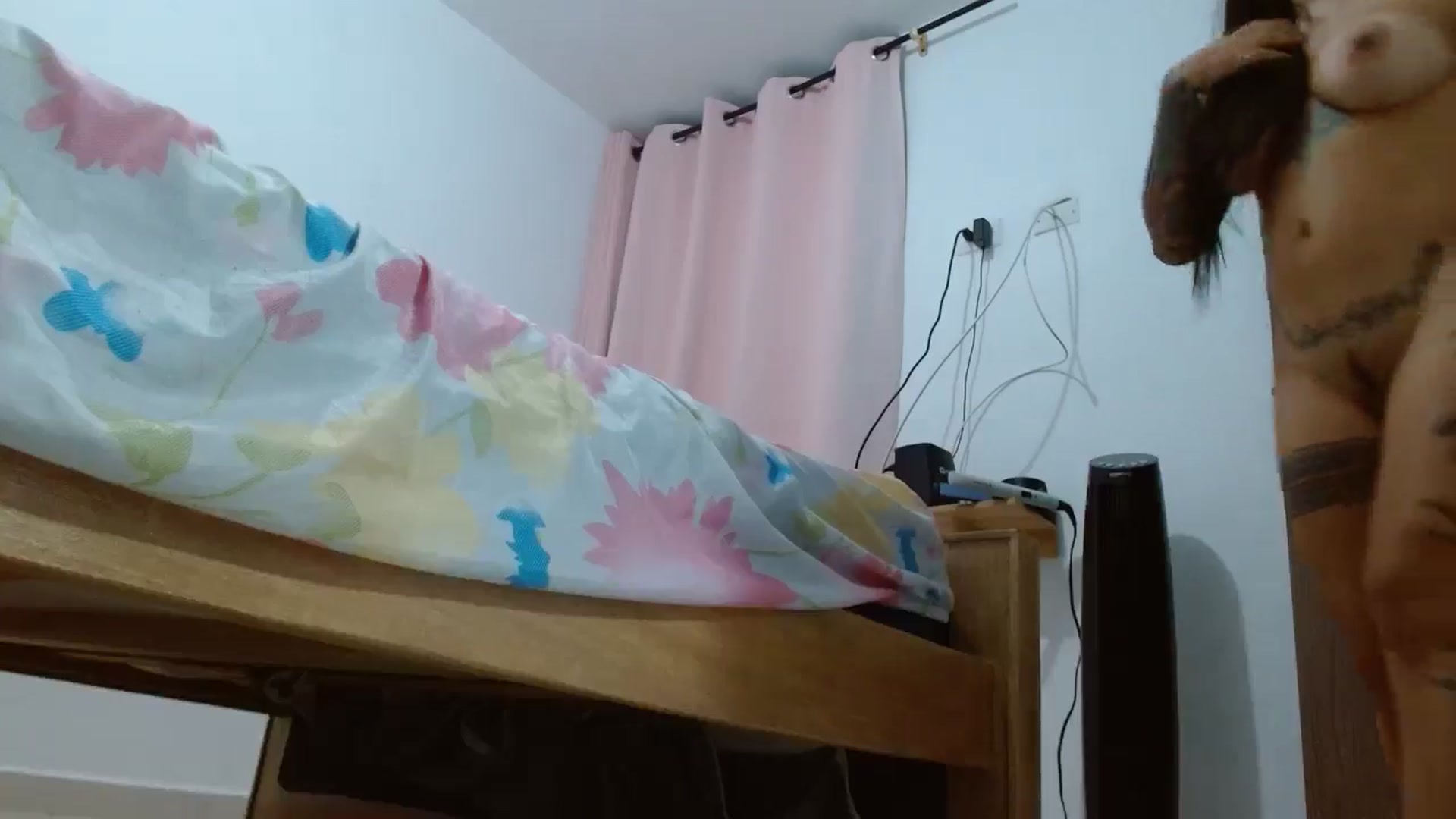 Gallery image thumbnail from yesicat's myfreecams stream on, 07/29/2025, 05:00 image 2 of 20