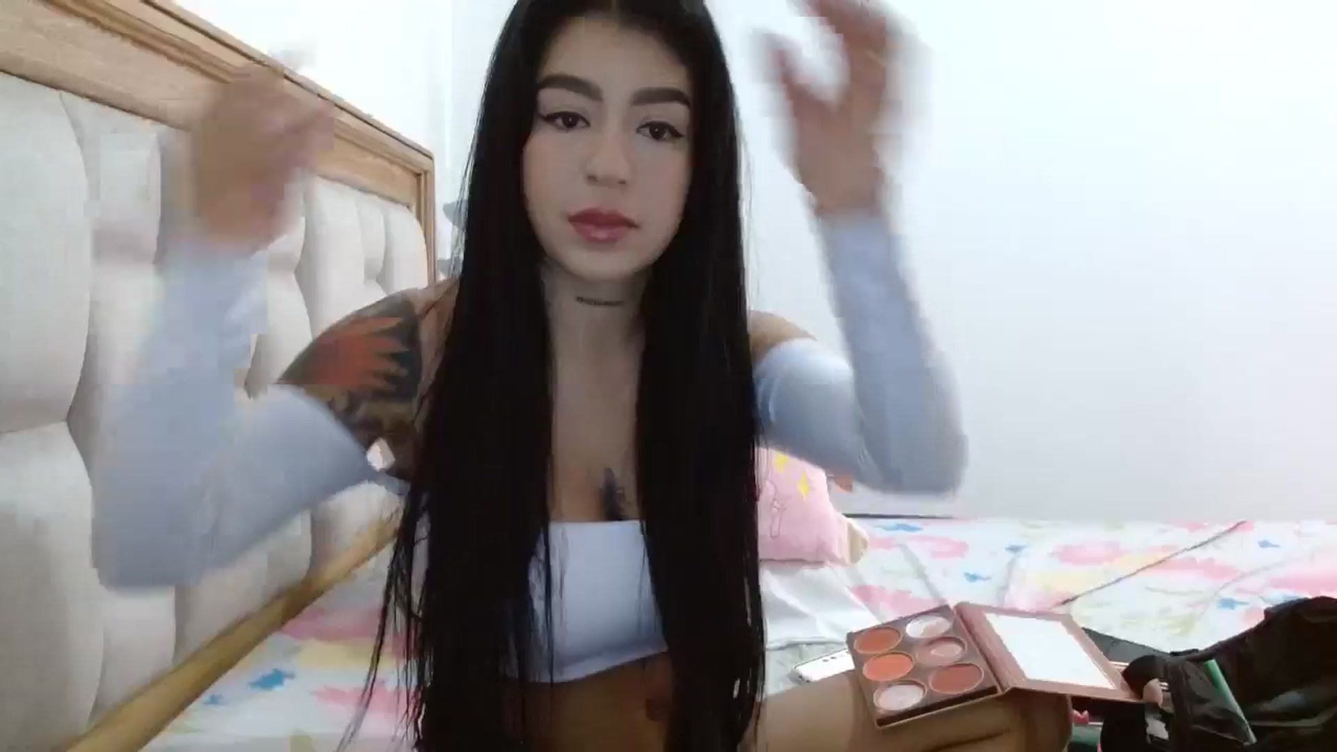 Gallery image thumbnail from yesicat's myfreecams stream on, 07/31/2025, 16:34 image 12 of 20