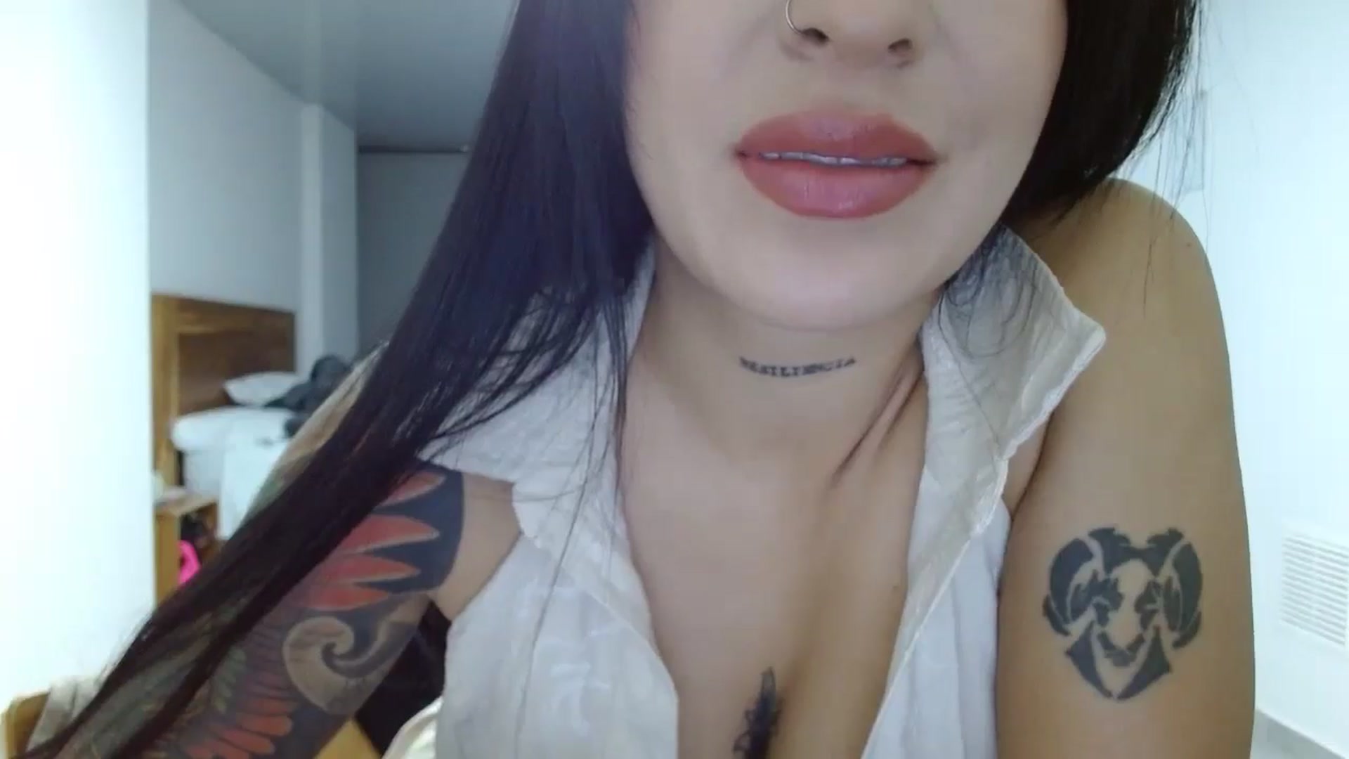 Gallery image thumbnail from yesicat's myfreecams stream on, 08/10/2025, 24:37 image 11 of 20