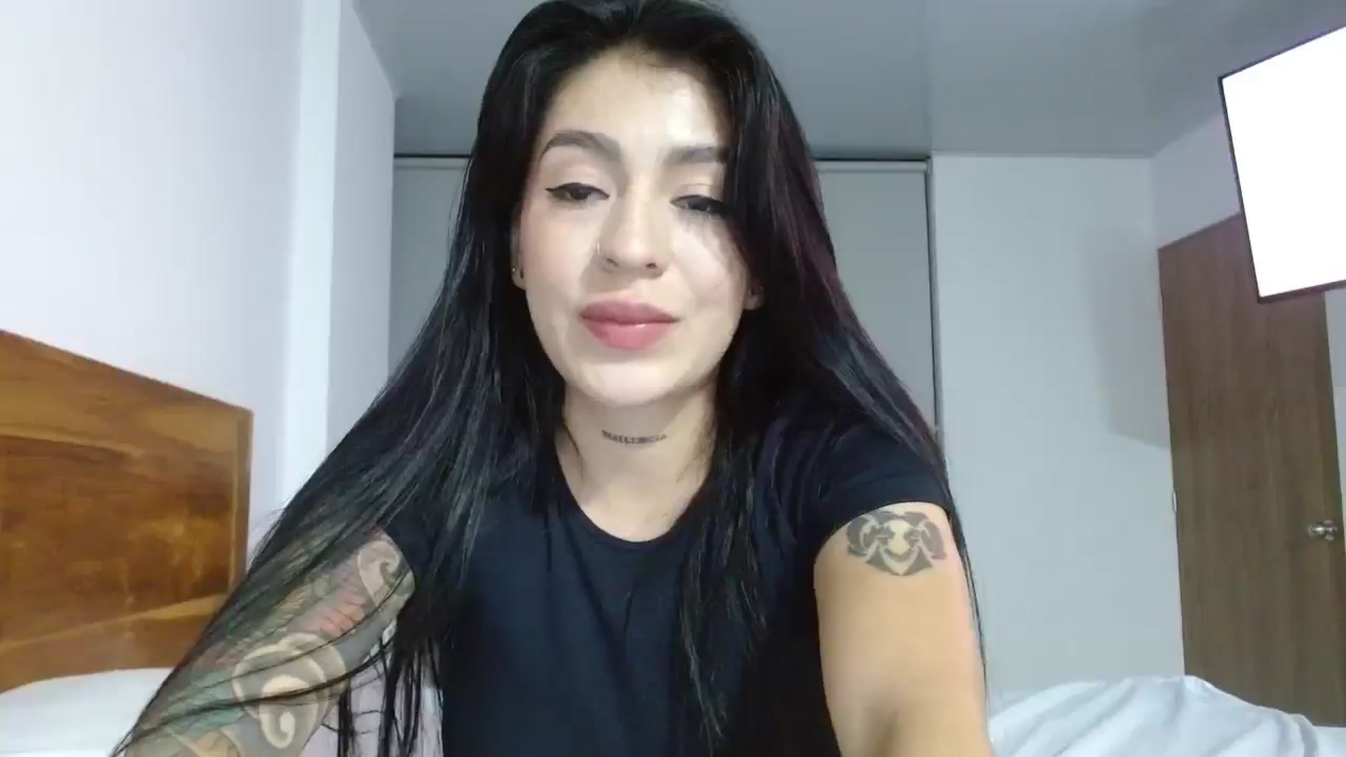 Gallery image thumbnail from yesicat's myfreecams stream on, 08/16/2025, 03:14 image 9 of 20