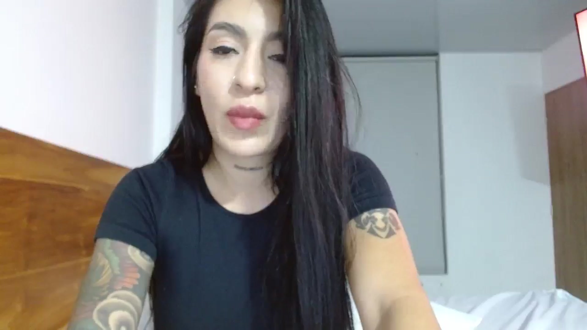 Gallery image thumbnail from yesicat's myfreecams stream on, 08/16/2025, 03:14 image 18 of 20