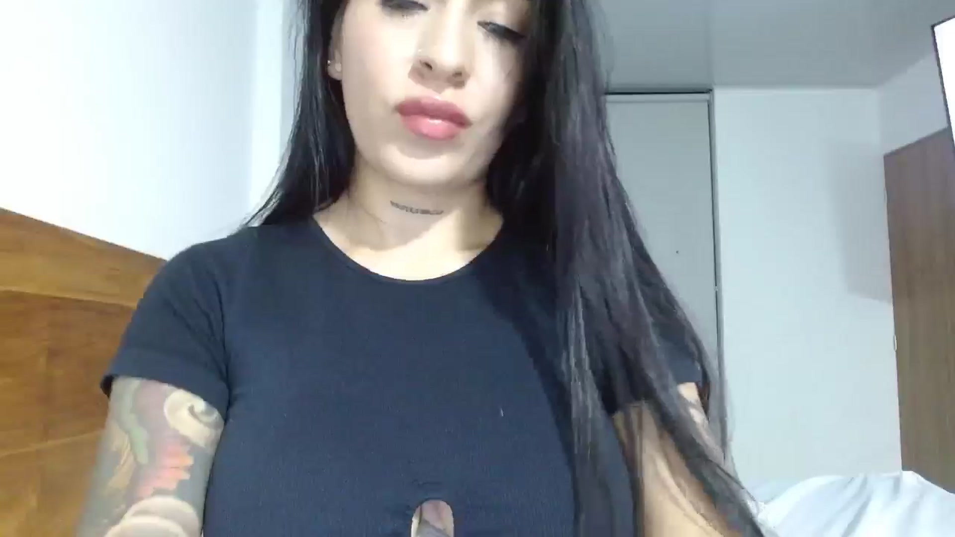Gallery image thumbnail from yesicat's myfreecams stream on, 08/16/2025, 03:14 image 16 of 20