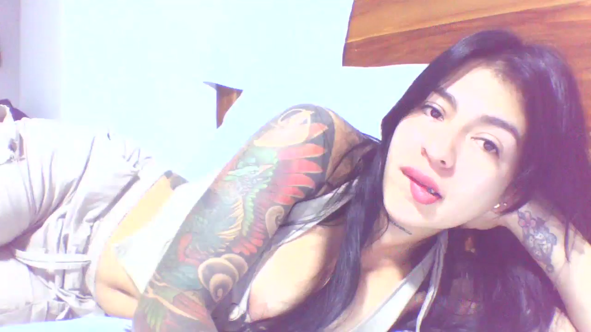 Gallery image thumbnail from yesicat's myfreecams stream on, 08/27/2025, 24:19 image 17 of 20