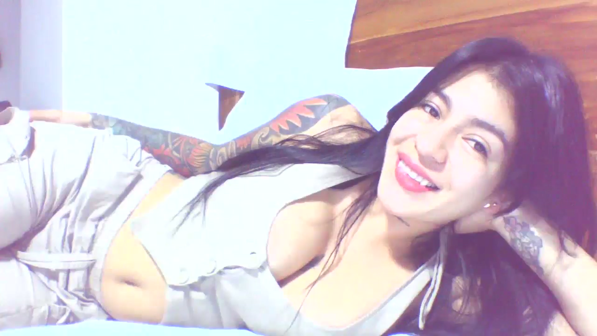 Gallery image thumbnail from yesicat's myfreecams stream on, 08/27/2025, 24:19 image 15 of 20