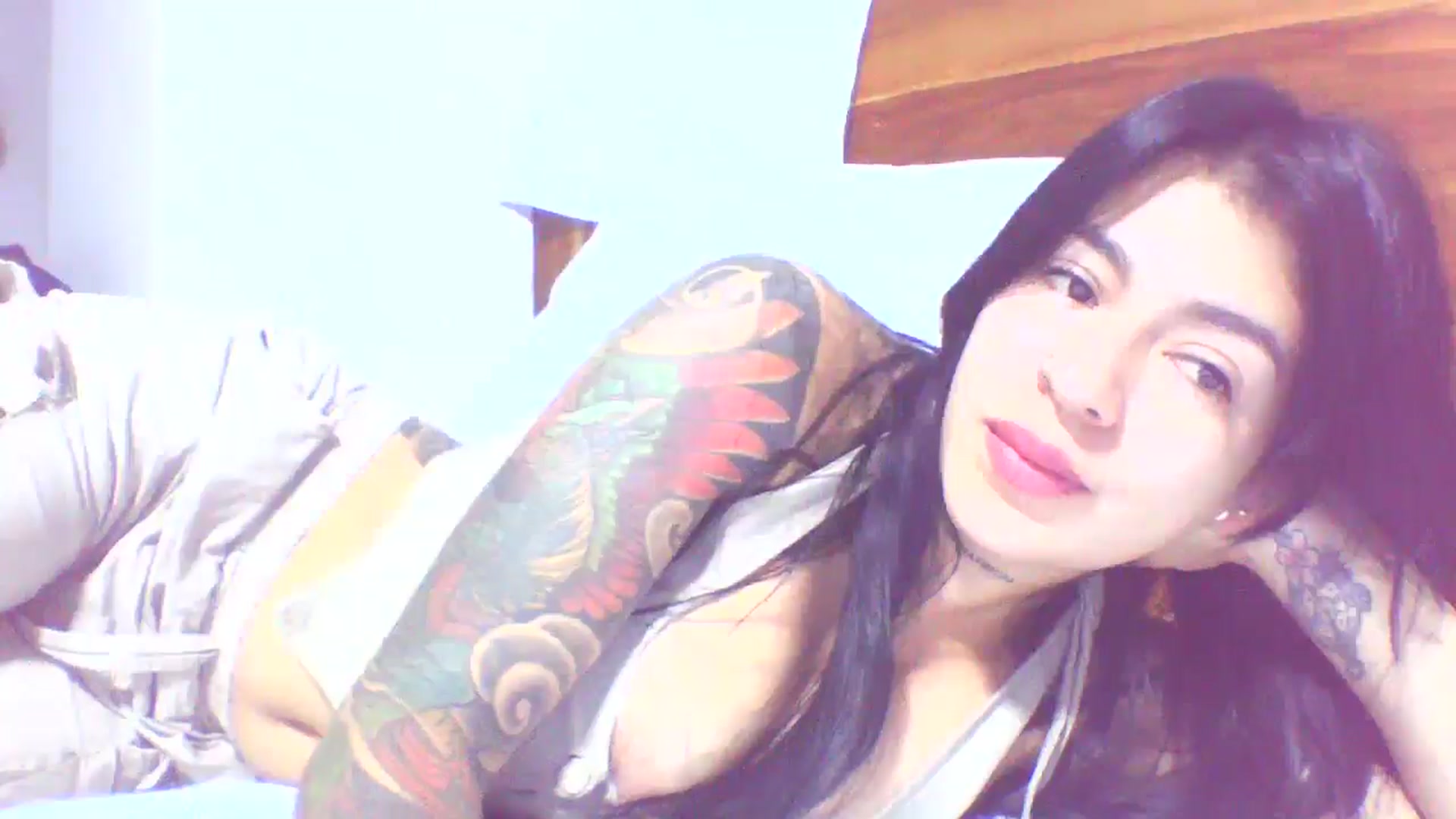 Gallery image thumbnail from yesicat's myfreecams stream on, 08/27/2025, 24:19 image 19 of 20