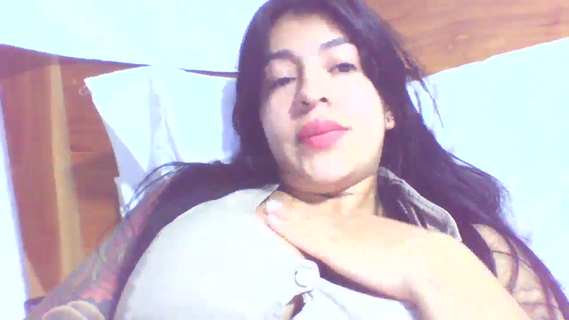 Gallery image thumbnail from yesicat's myfreecams stream on, 08/27/2025, 24:19 image 7 of 20