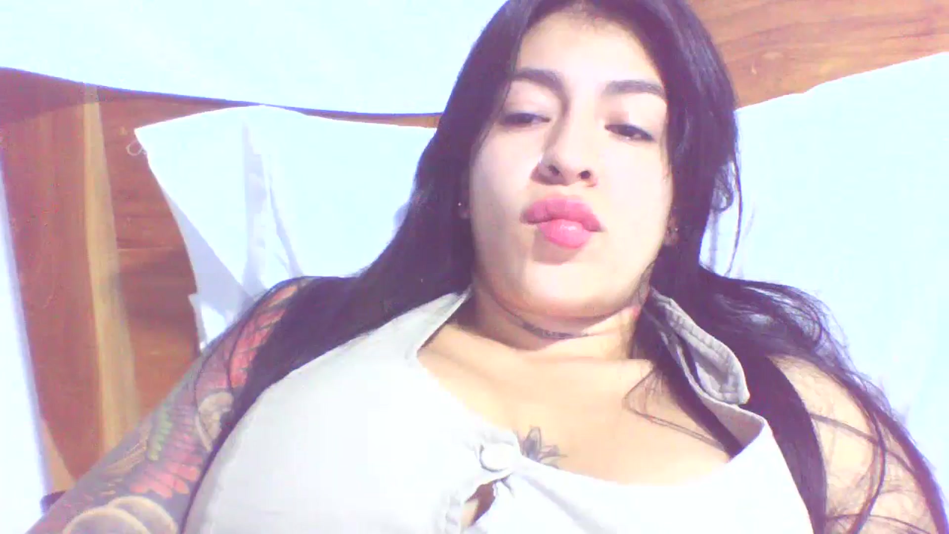 Gallery image thumbnail from yesicat's myfreecams stream on, 08/27/2025, 24:19 image 8 of 20