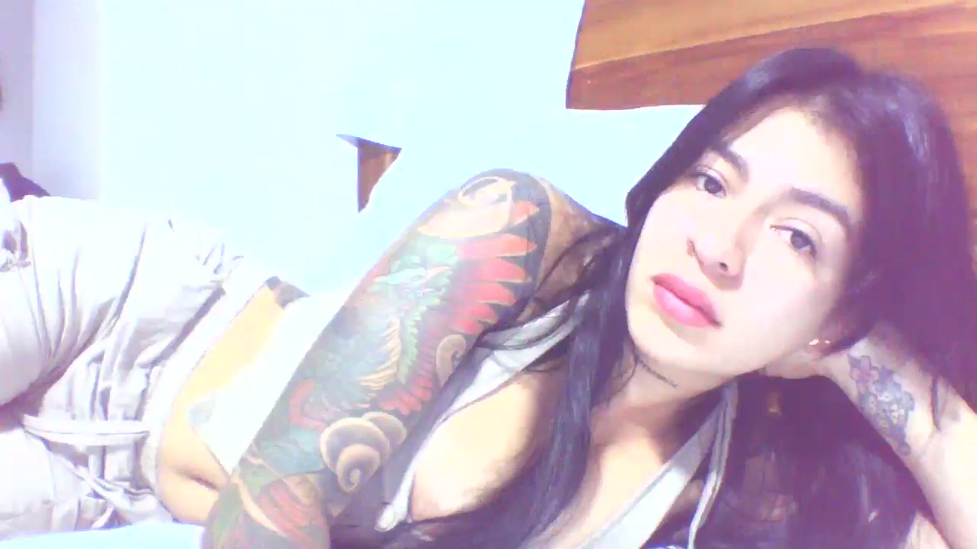 Gallery image thumbnail from yesicat's myfreecams stream on, 08/27/2025, 24:19 image 16 of 20