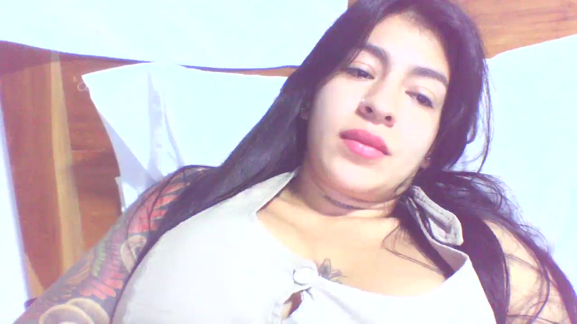 Gallery image thumbnail from yesicat's myfreecams stream on, 08/27/2025, 24:19 image 9 of 20