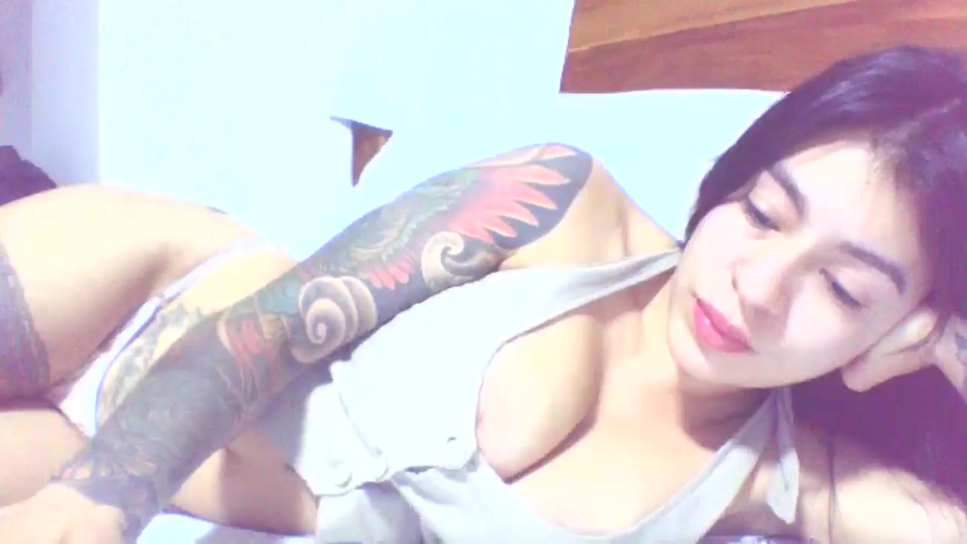Gallery image thumbnail from yesicat's myfreecams stream on, 08/27/2025, 01:10 image 2 of 20