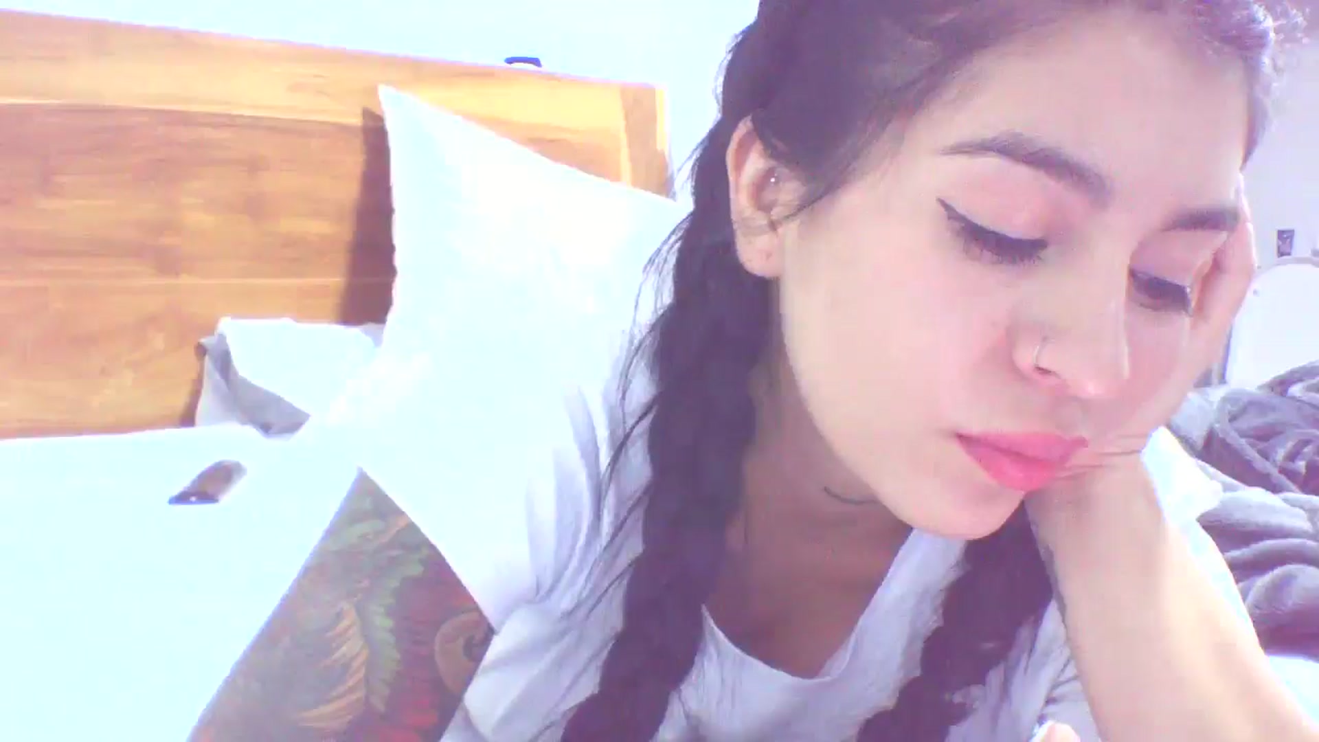 Gallery image thumbnail from yesicat's myfreecams stream on, 09/05/2025, 04:56 image 6 of 20