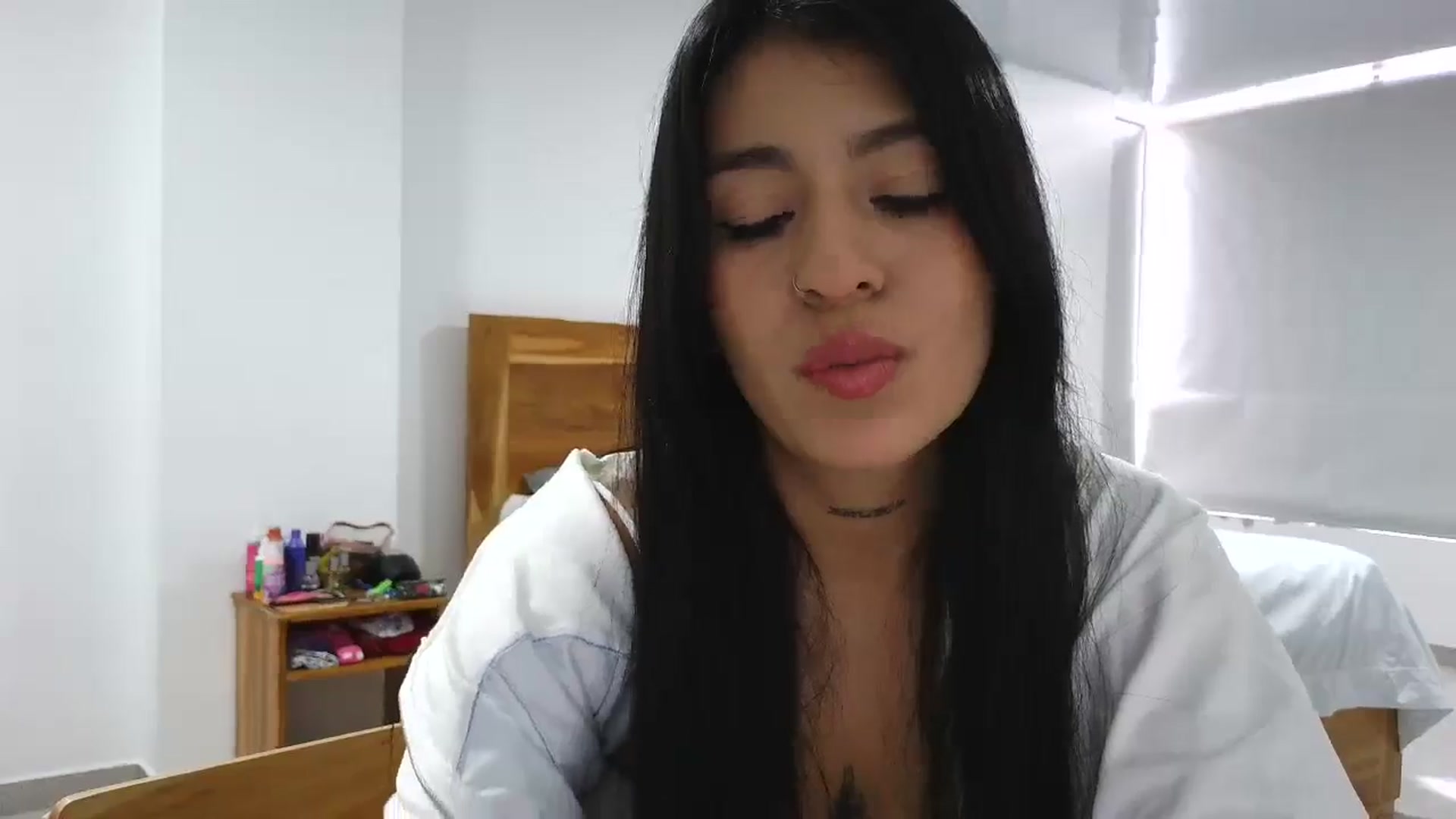 Gallery image thumbnail from yesicat's myfreecams stream on, 09/19/2025, 20:33 image 17 of 20