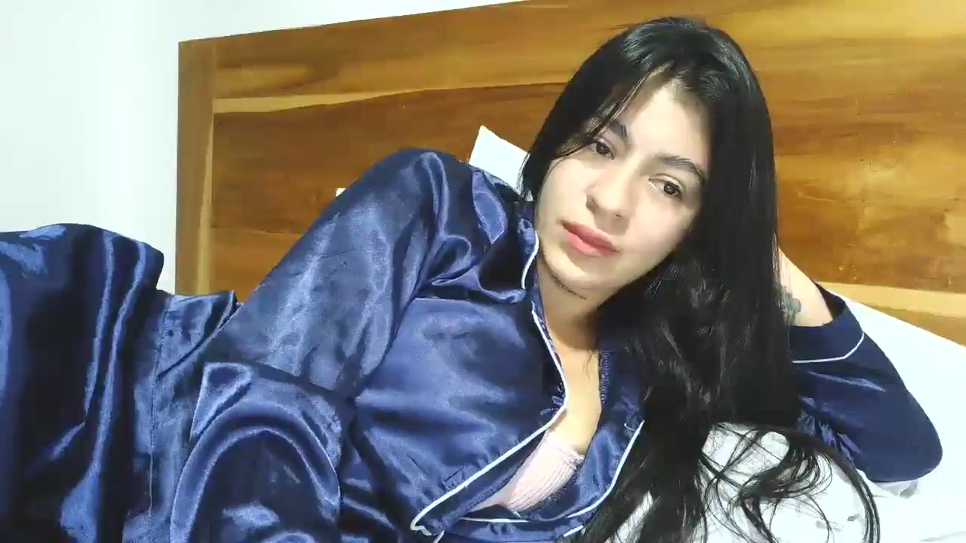 Gallery image thumbnail from yesicat's myfreecams stream on, 10/01/2025, 02:31 image 8 of 20